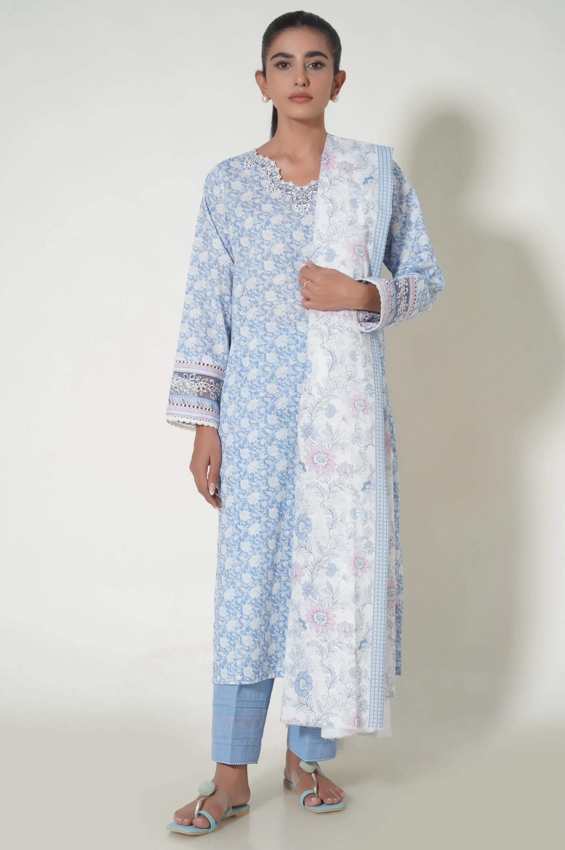 Stitched 3 Piece Printed Khaddar Suit