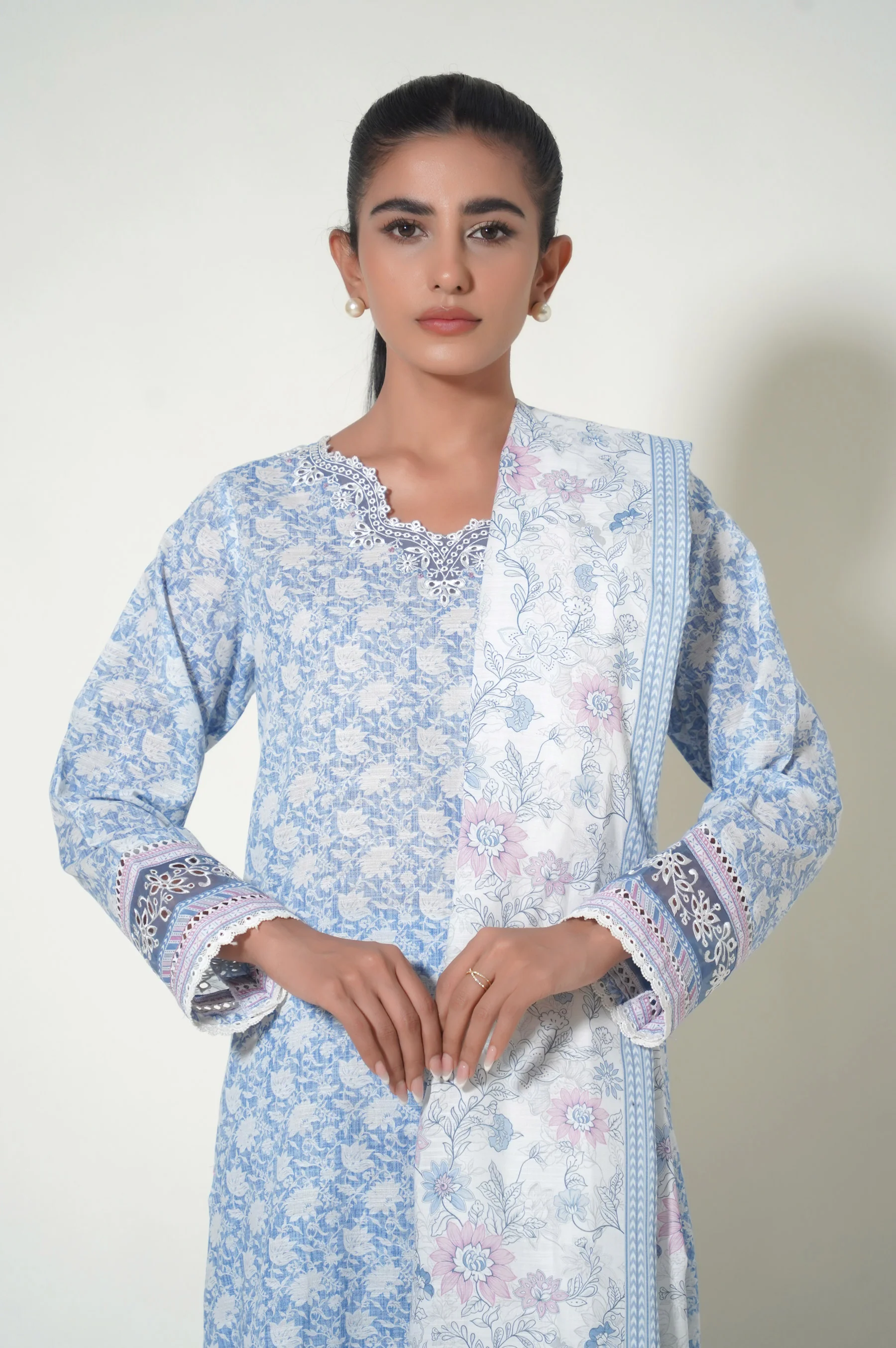 Stitched 3 Piece Printed Khaddar Suit - Image 2
