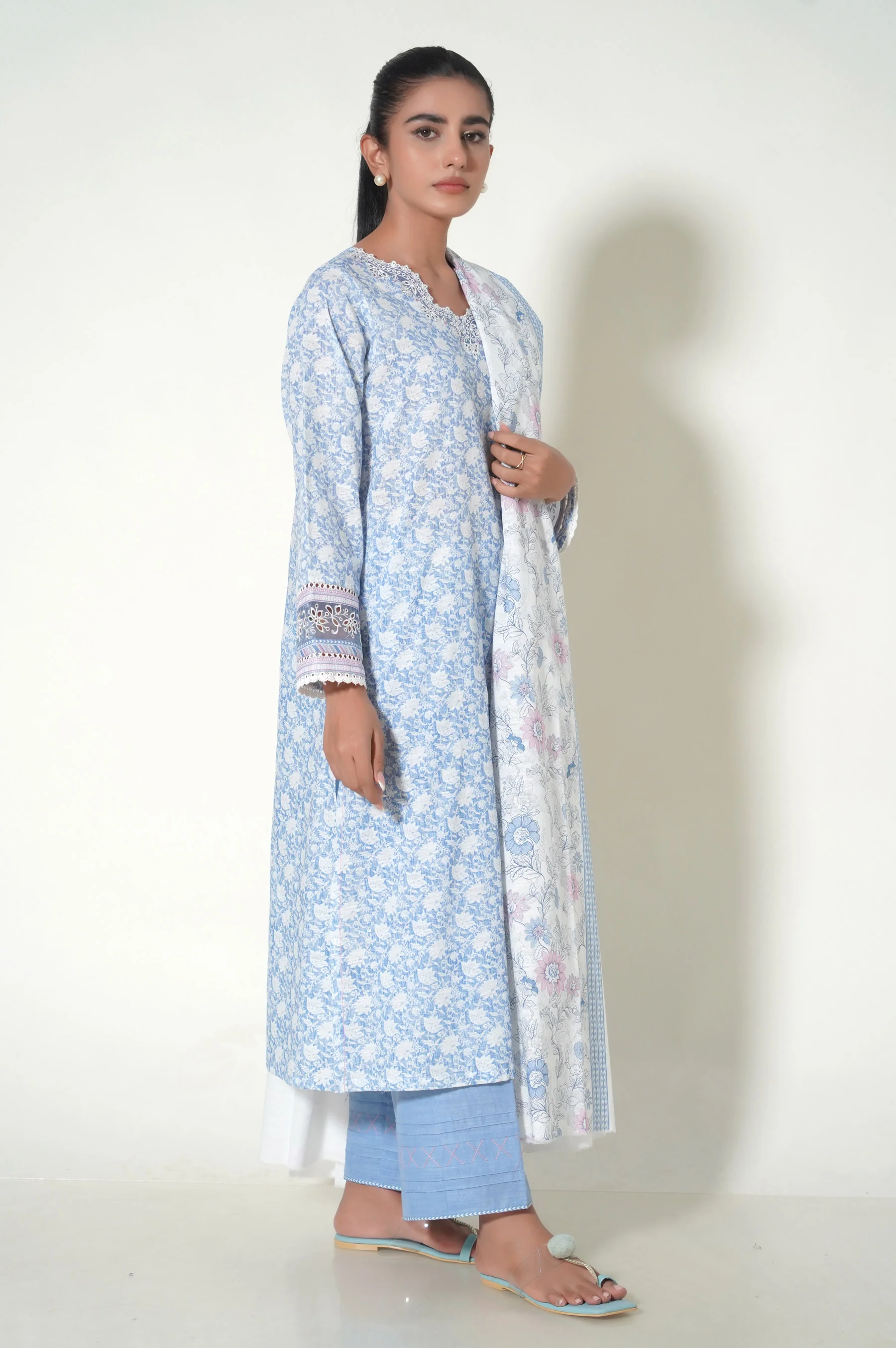 Stitched 3 Piece Printed Khaddar Suit - Image 3