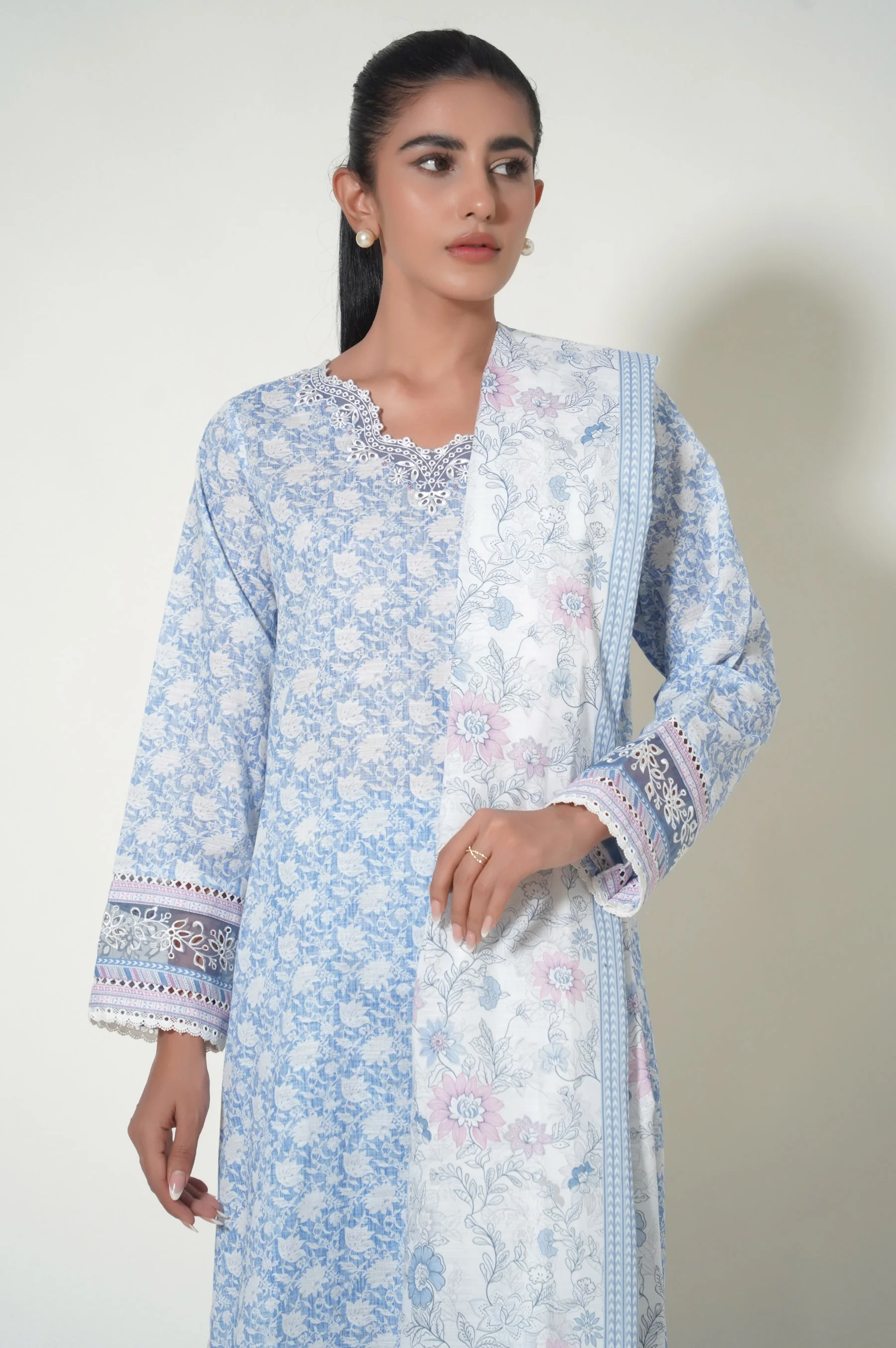 Stitched 3 Piece Printed Khaddar Suit - Image 4