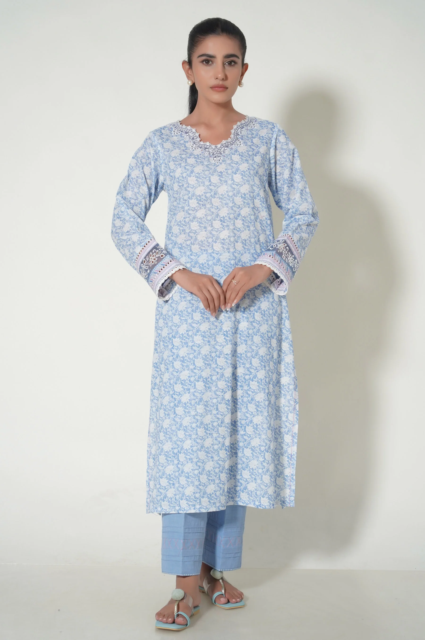 Stitched 3 Piece Printed Khaddar Suit - Image 6