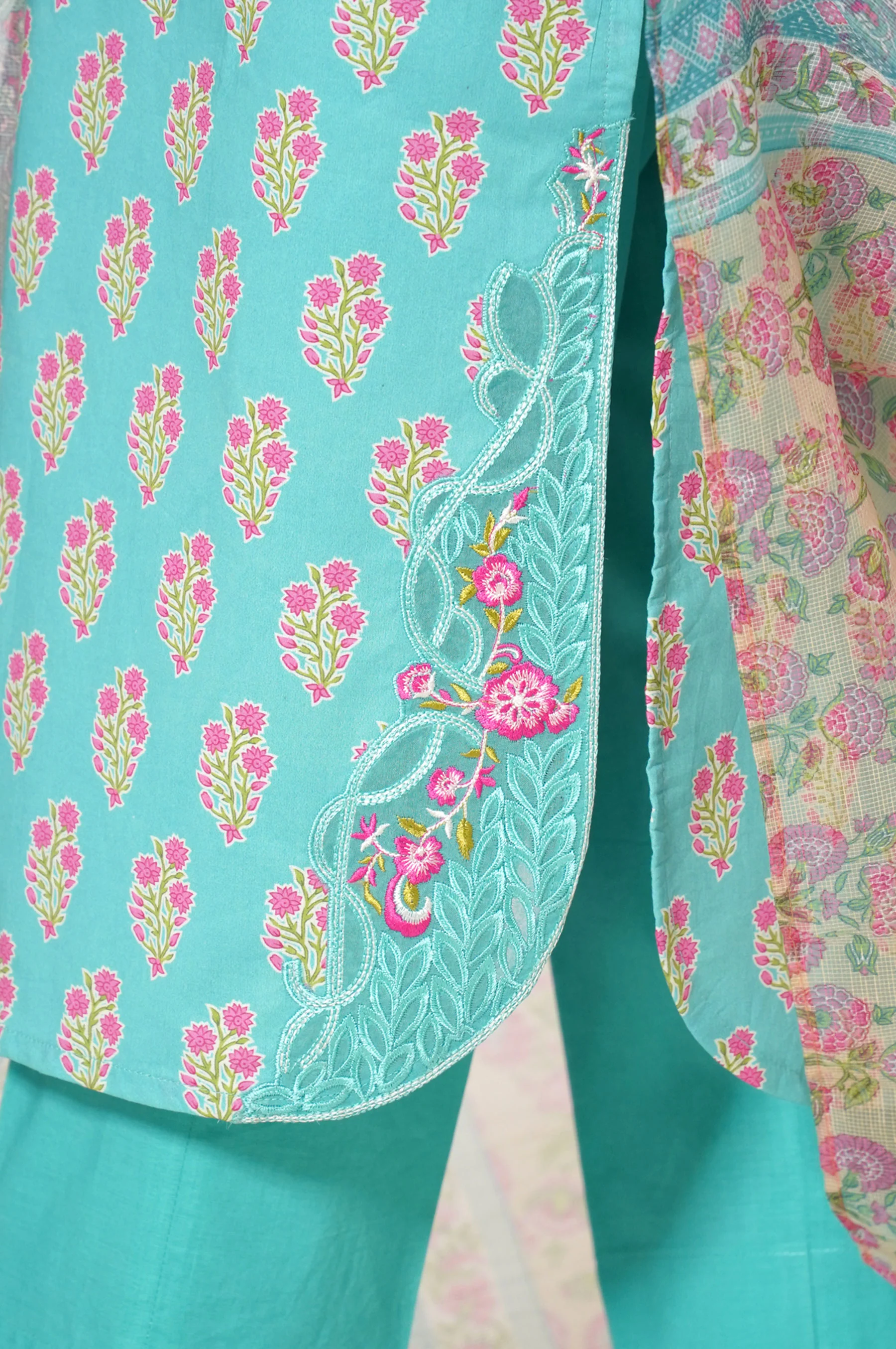 Stitched 3 Piece Printed Lawn - Image 6