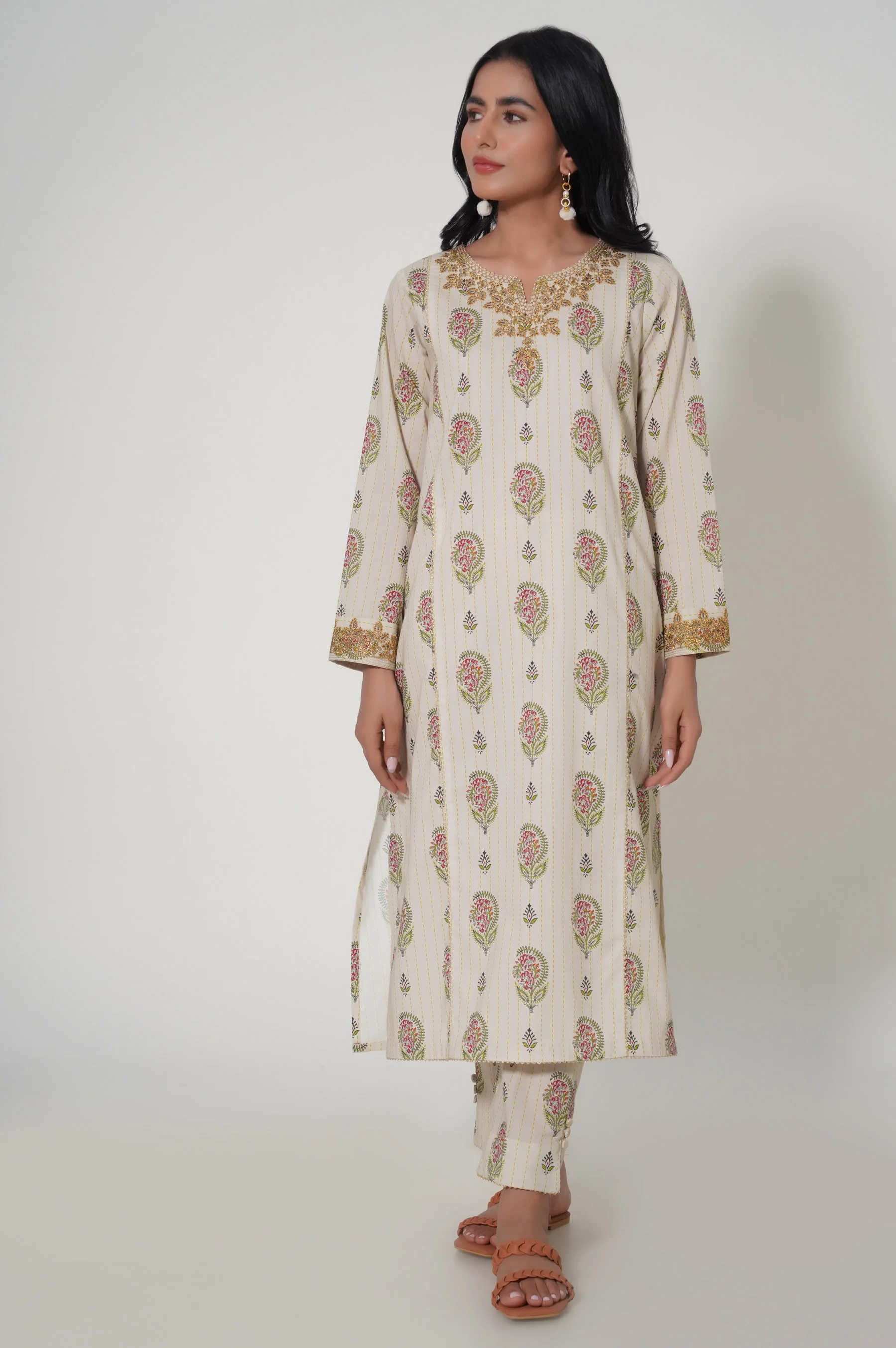 Stitched 3 Piece Printed Lawn - Image 4