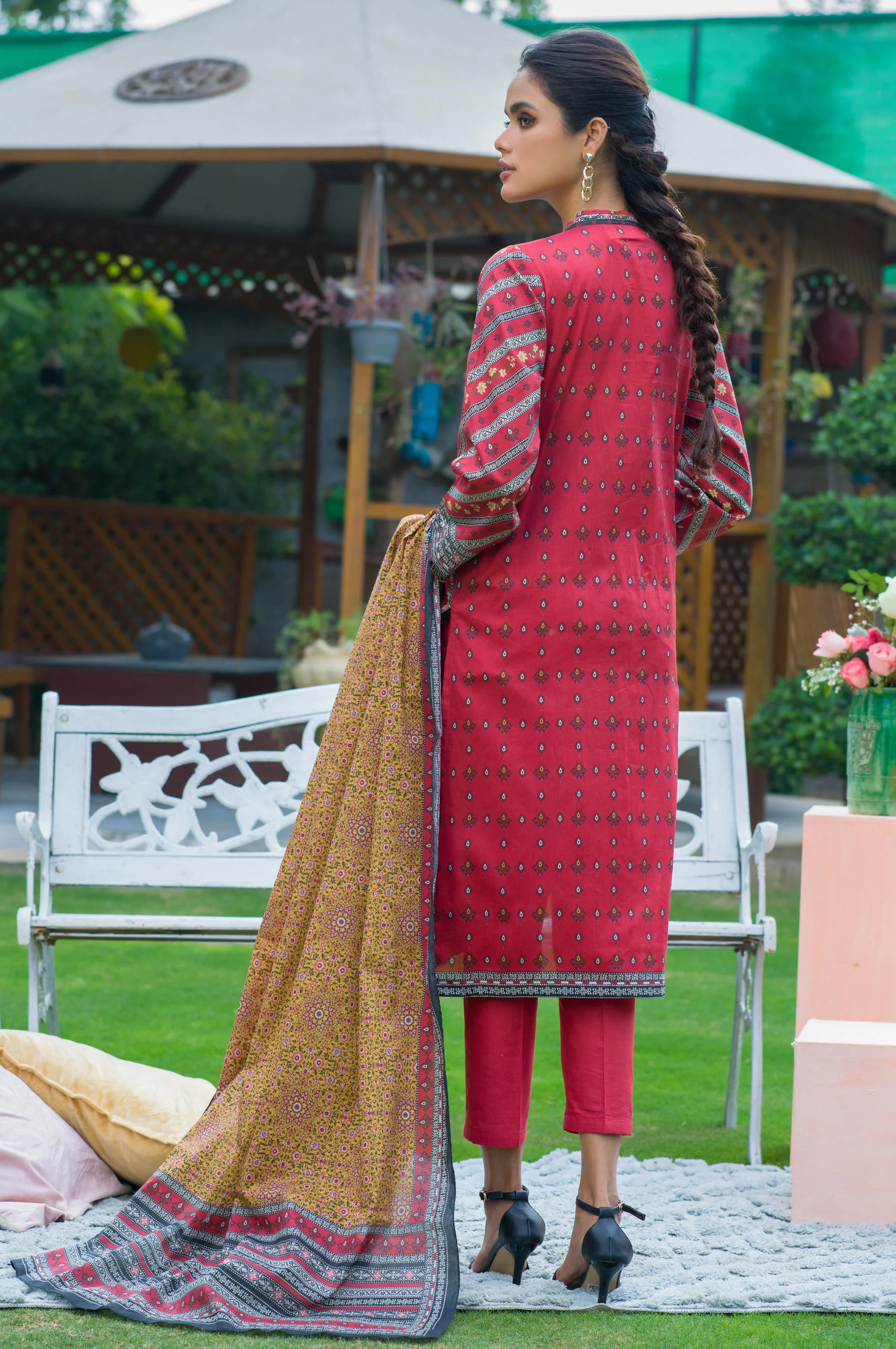 Stitched 3 Piece Printed Slub Lawn Suit - Image 4