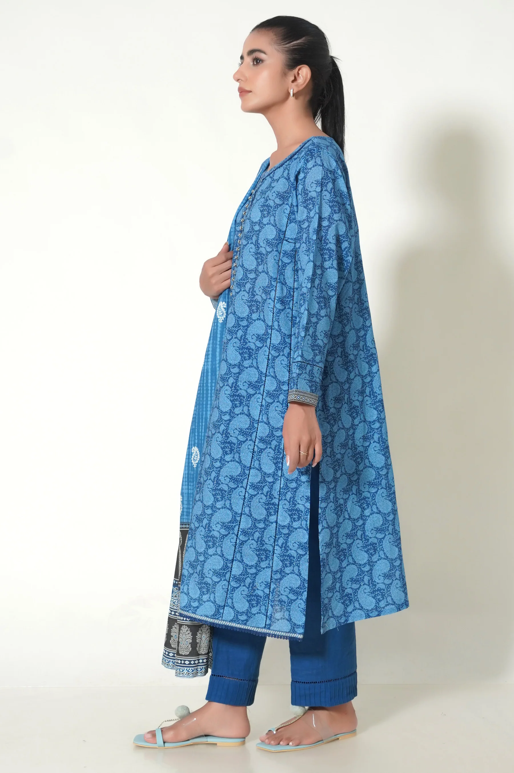 Stitched 3 Piece Printed Khaddar Suit - Image 3