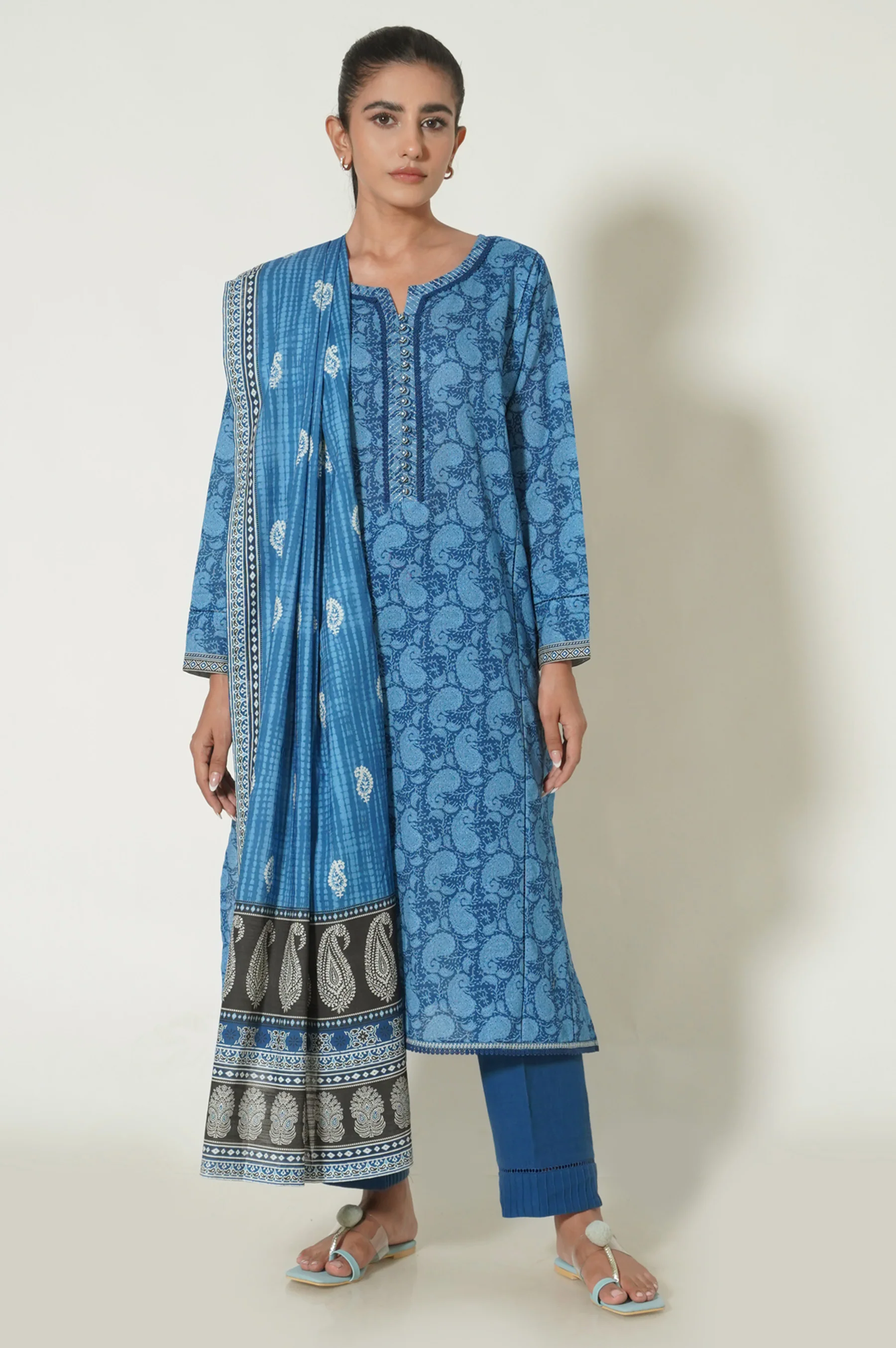 Stitched 3 Piece Printed Khaddar Suit - Image 5