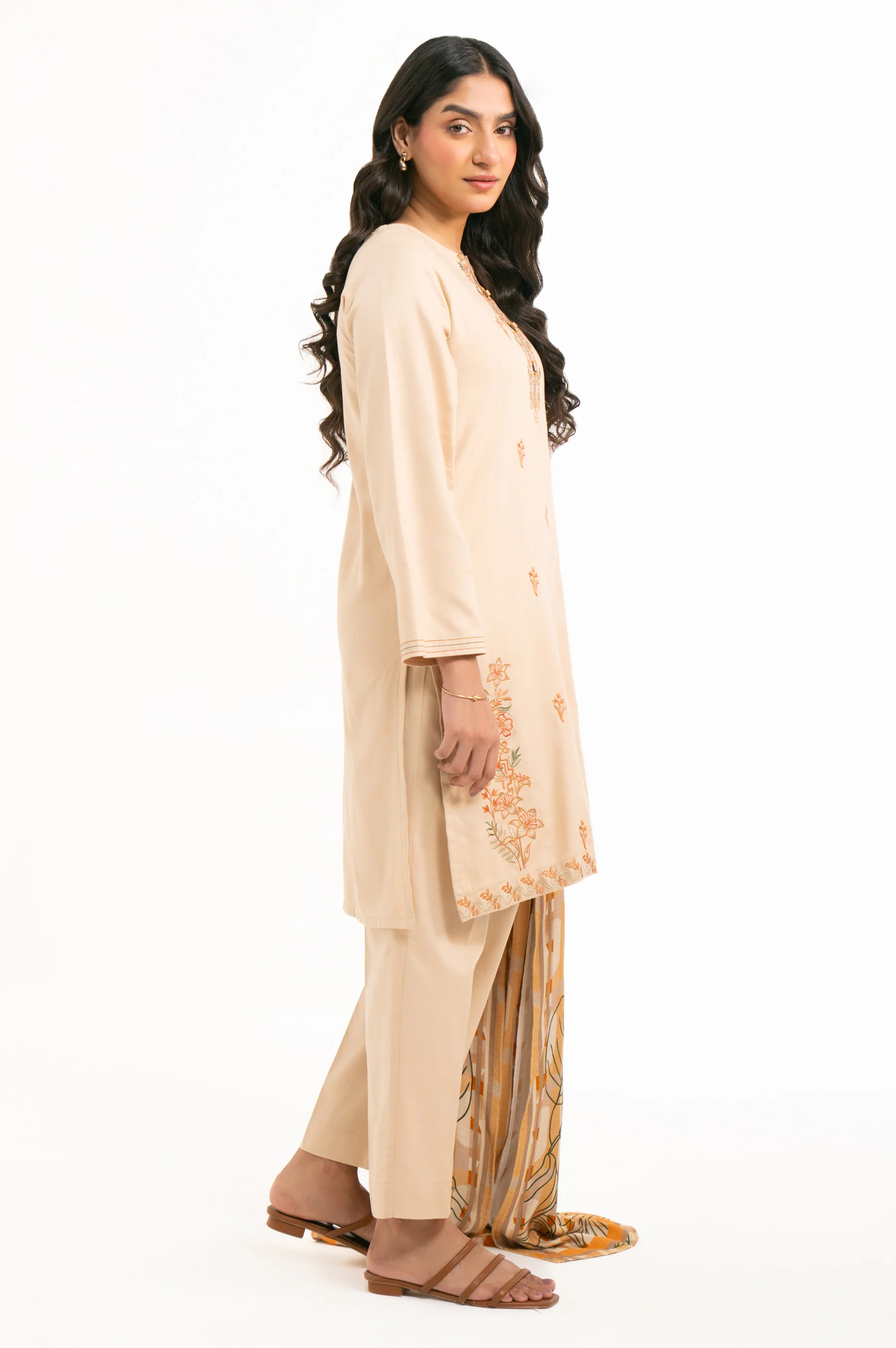 EMBROIDERED TWILL KHADDAR STITCHED 3 PIECE SUIT - Image 4