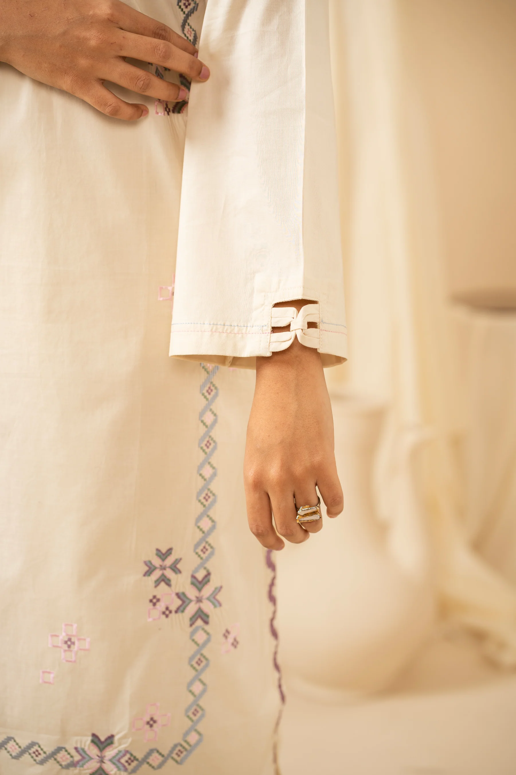 STITCHED EMBROIDERED CAMBRIC SUIT - Image 6
