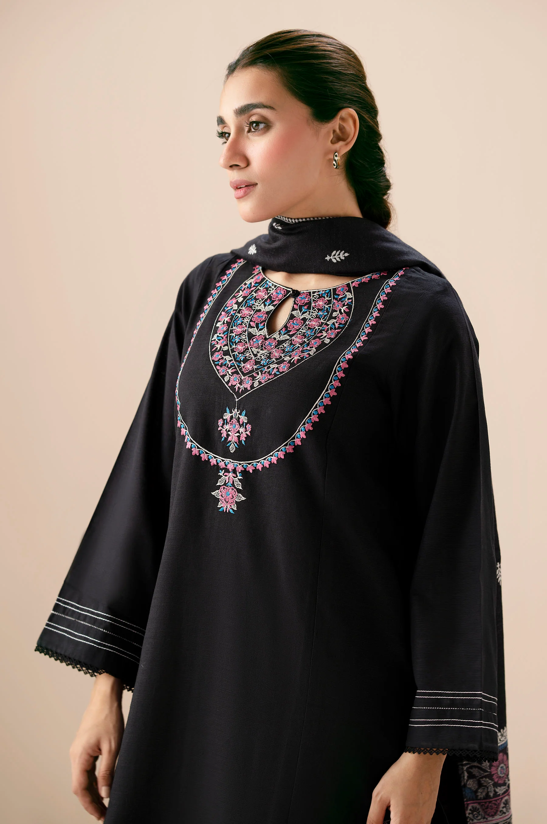 STITCHED EMBROIDERED SUIT - Image 2