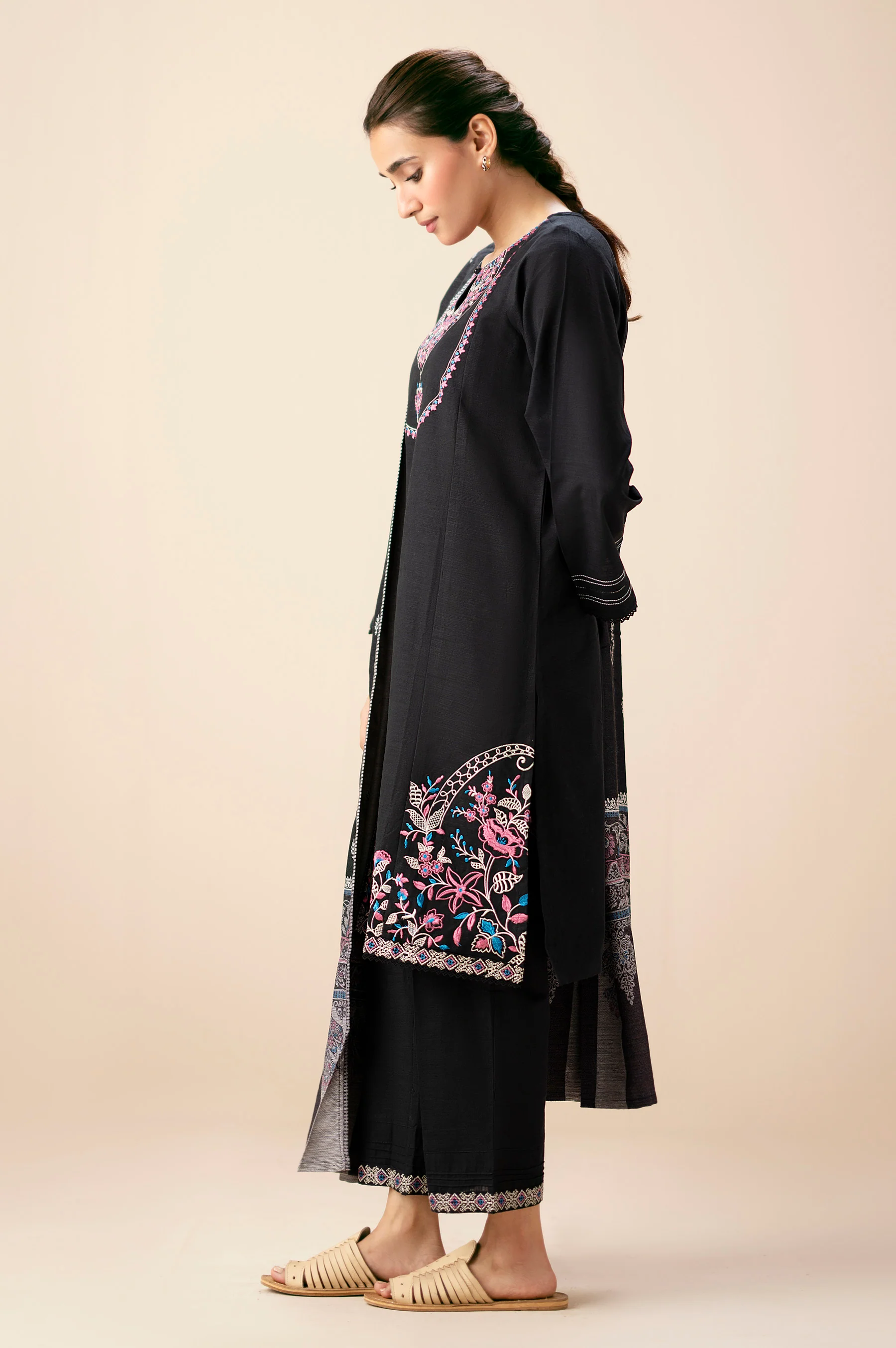 STITCHED EMBROIDERED SUIT - Image 3