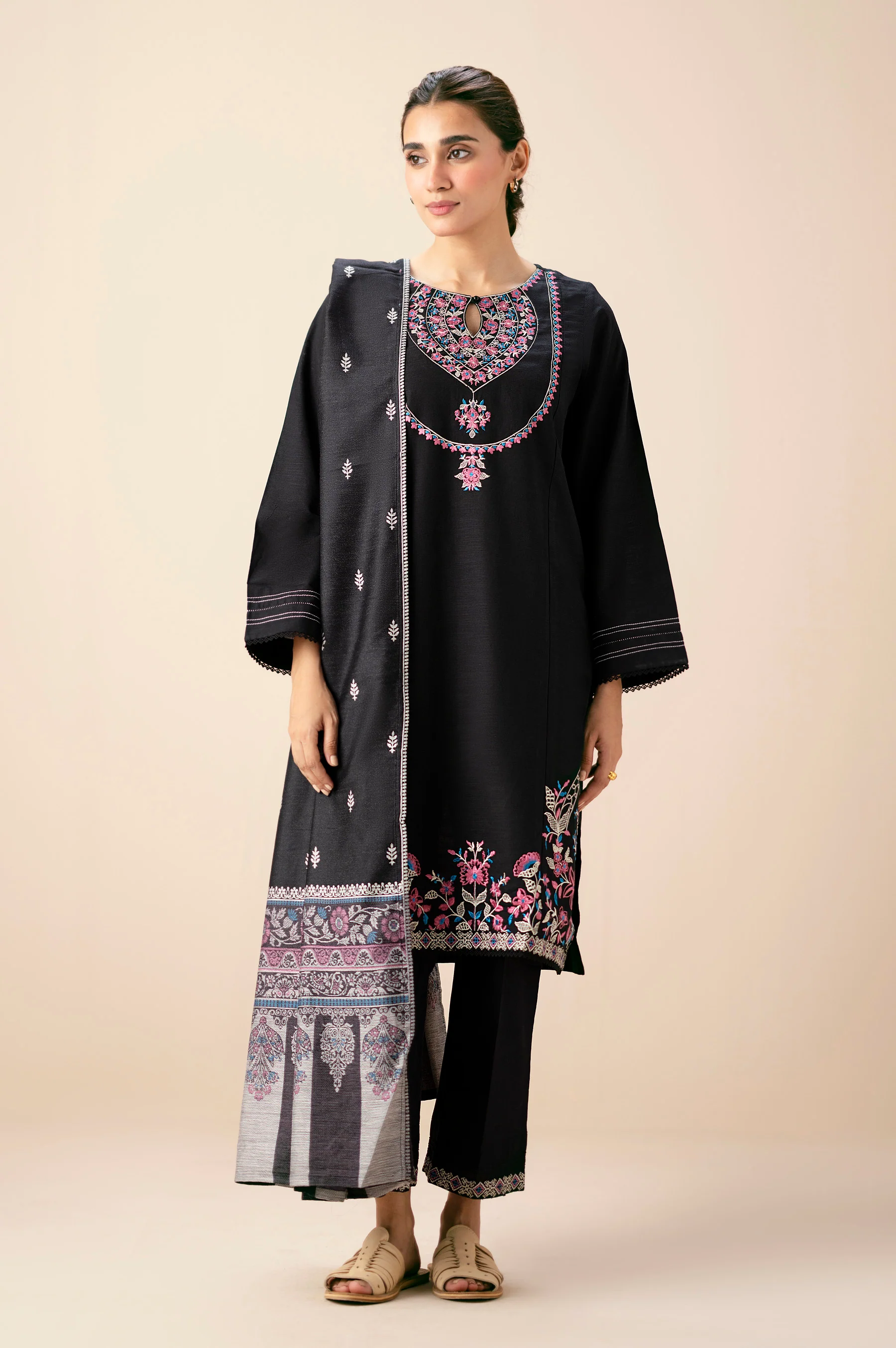 STITCHED EMBROIDERED SUIT - Image 4