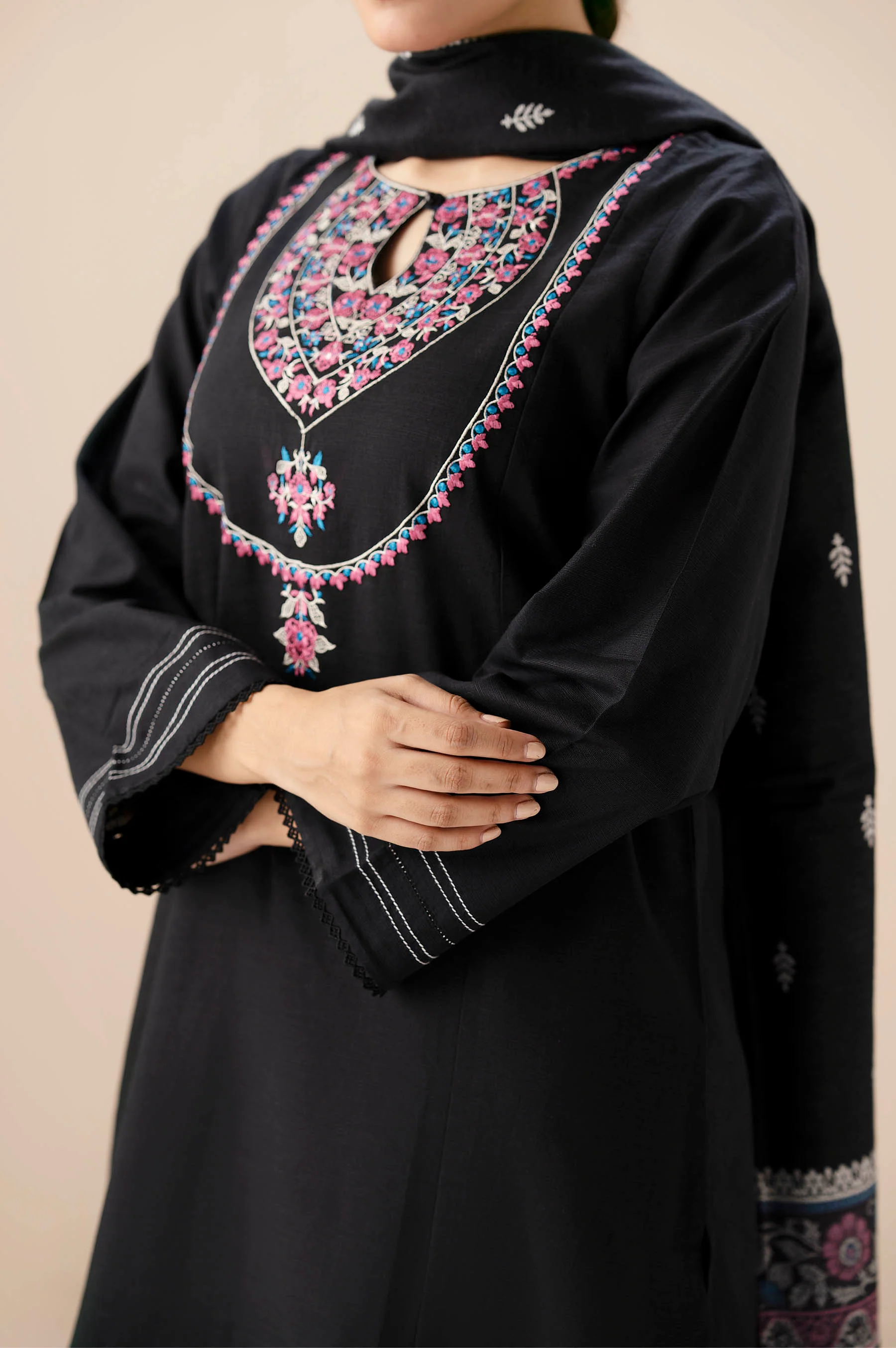 STITCHED EMBROIDERED SUIT - Image 6