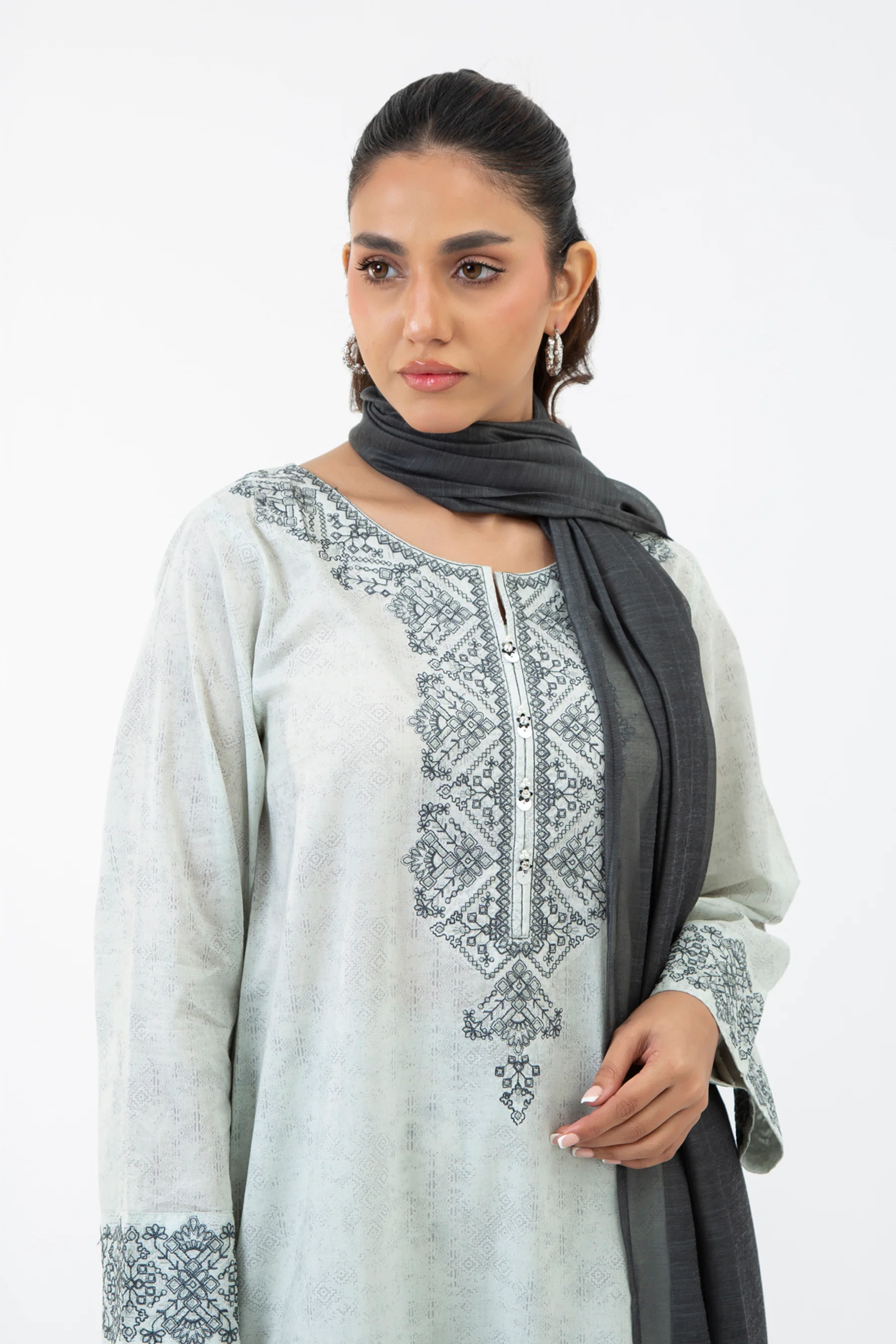 EMBROIDERED LAWN STITCHED 3 PIECE SUIT - Image 2