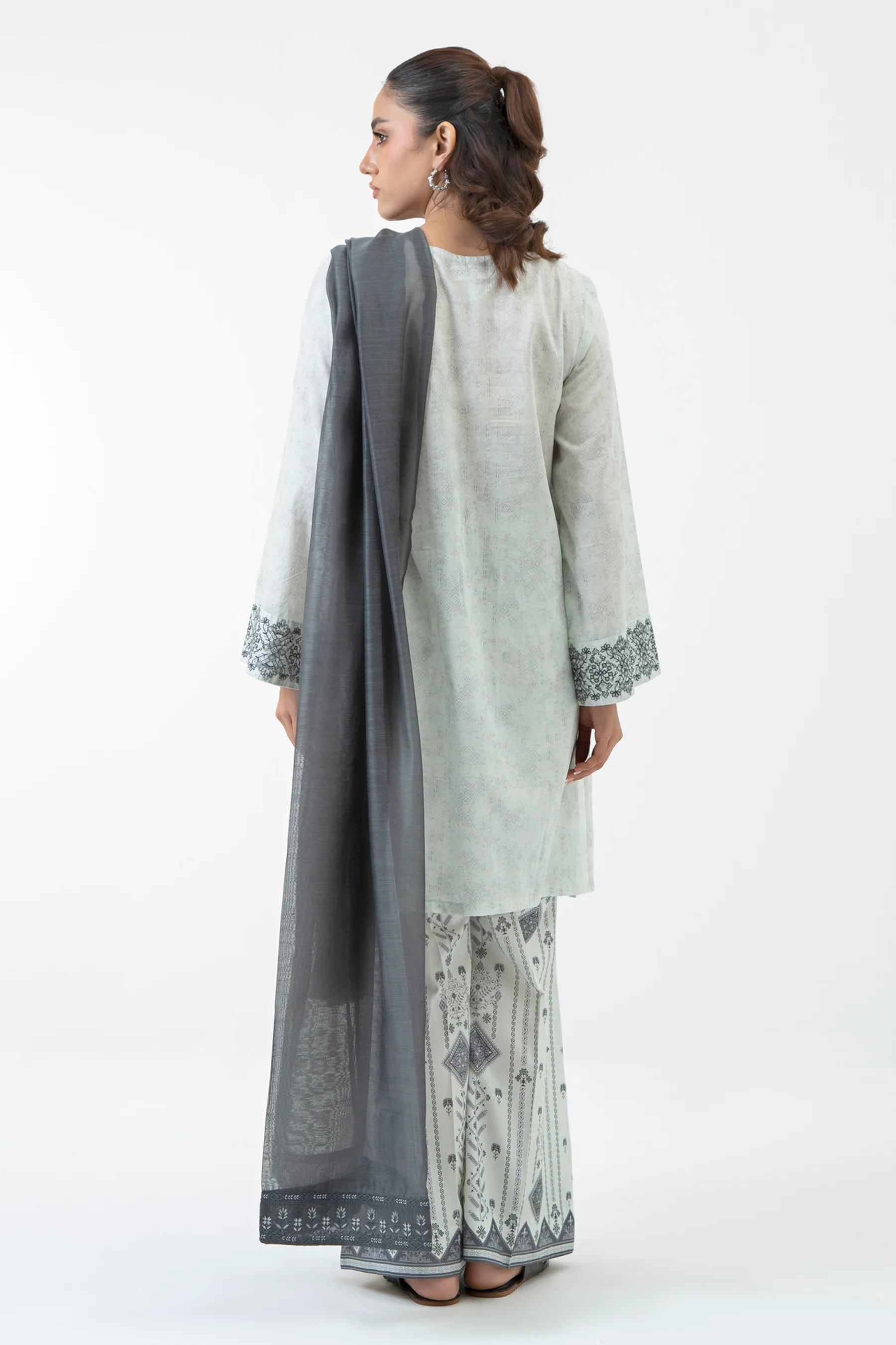 EMBROIDERED LAWN STITCHED 3 PIECE SUIT - Image 3