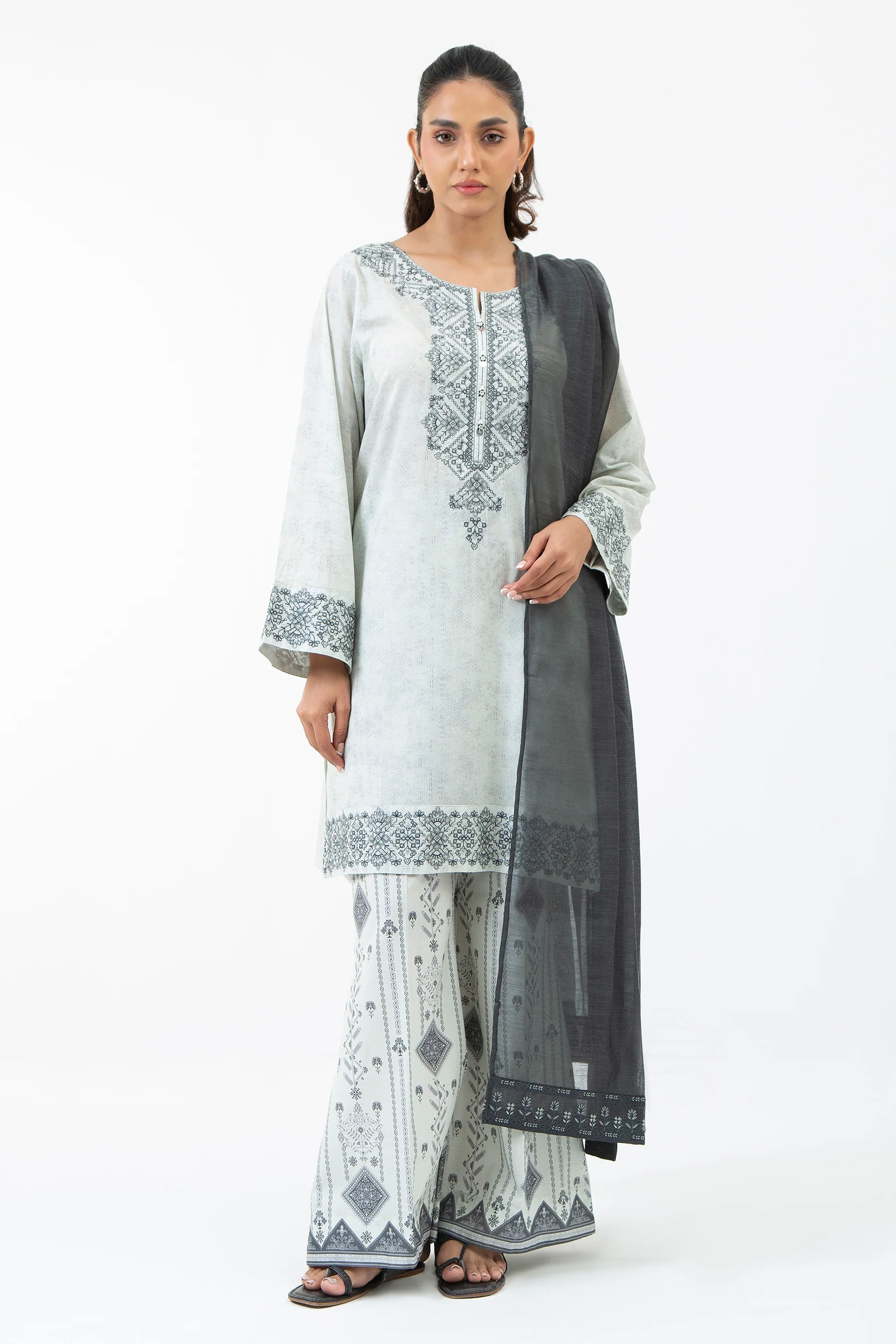 EMBROIDERED LAWN STITCHED 3 PIECE SUIT - Image 6