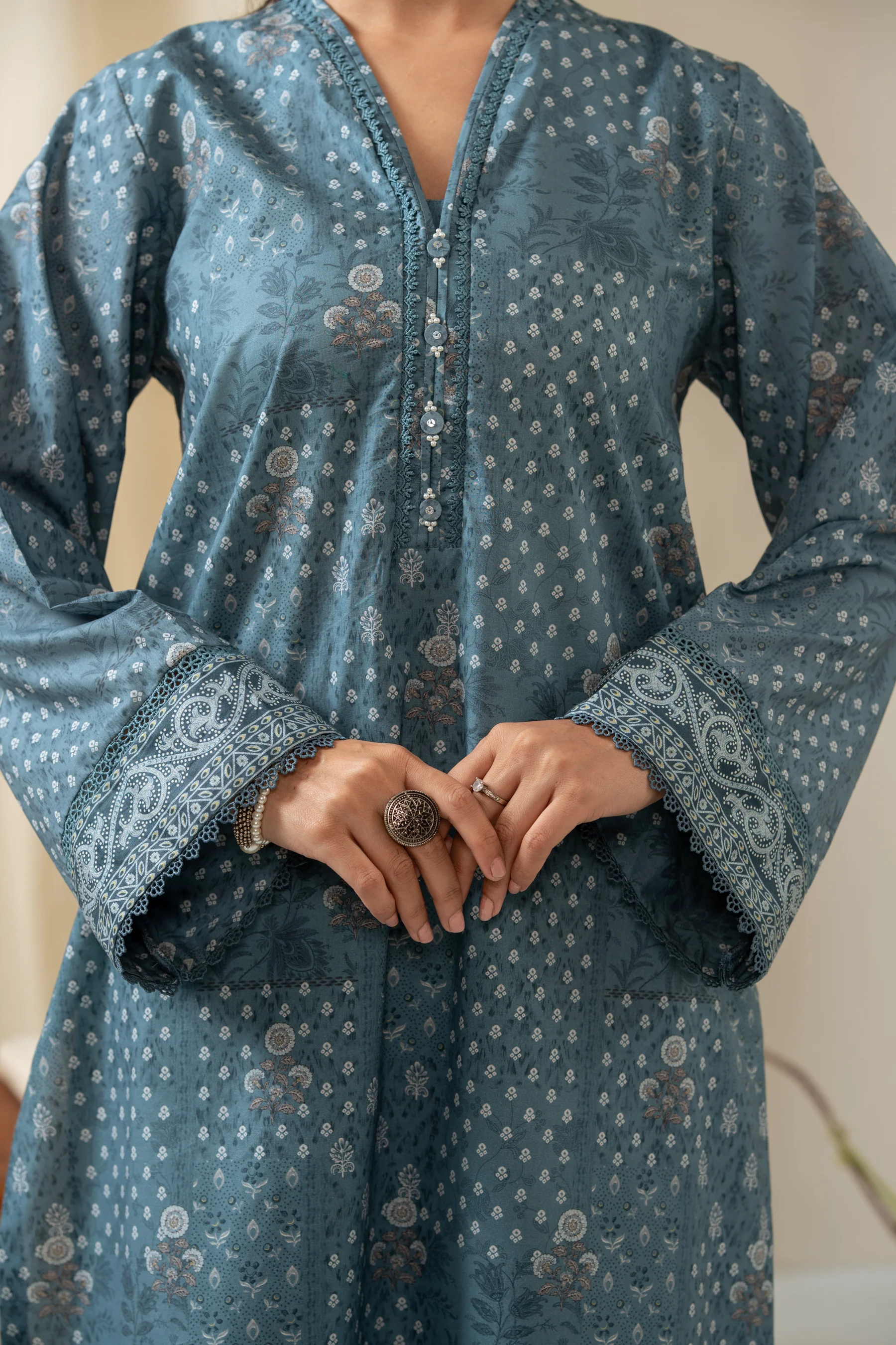 STITCHED EMBROIDERED CAMBRIC SUIT - Image 3