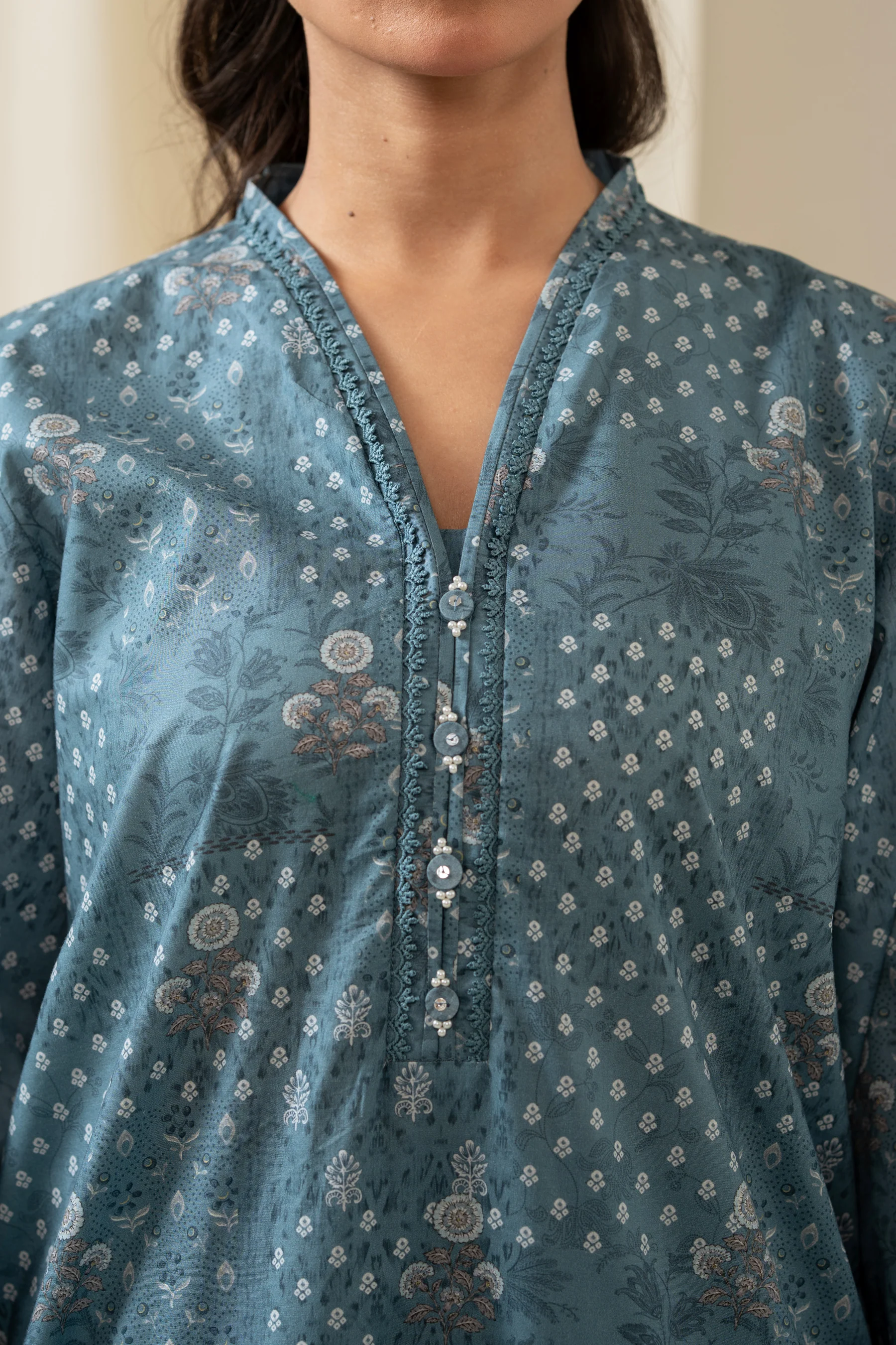 STITCHED EMBROIDERED CAMBRIC SUIT - Image 4