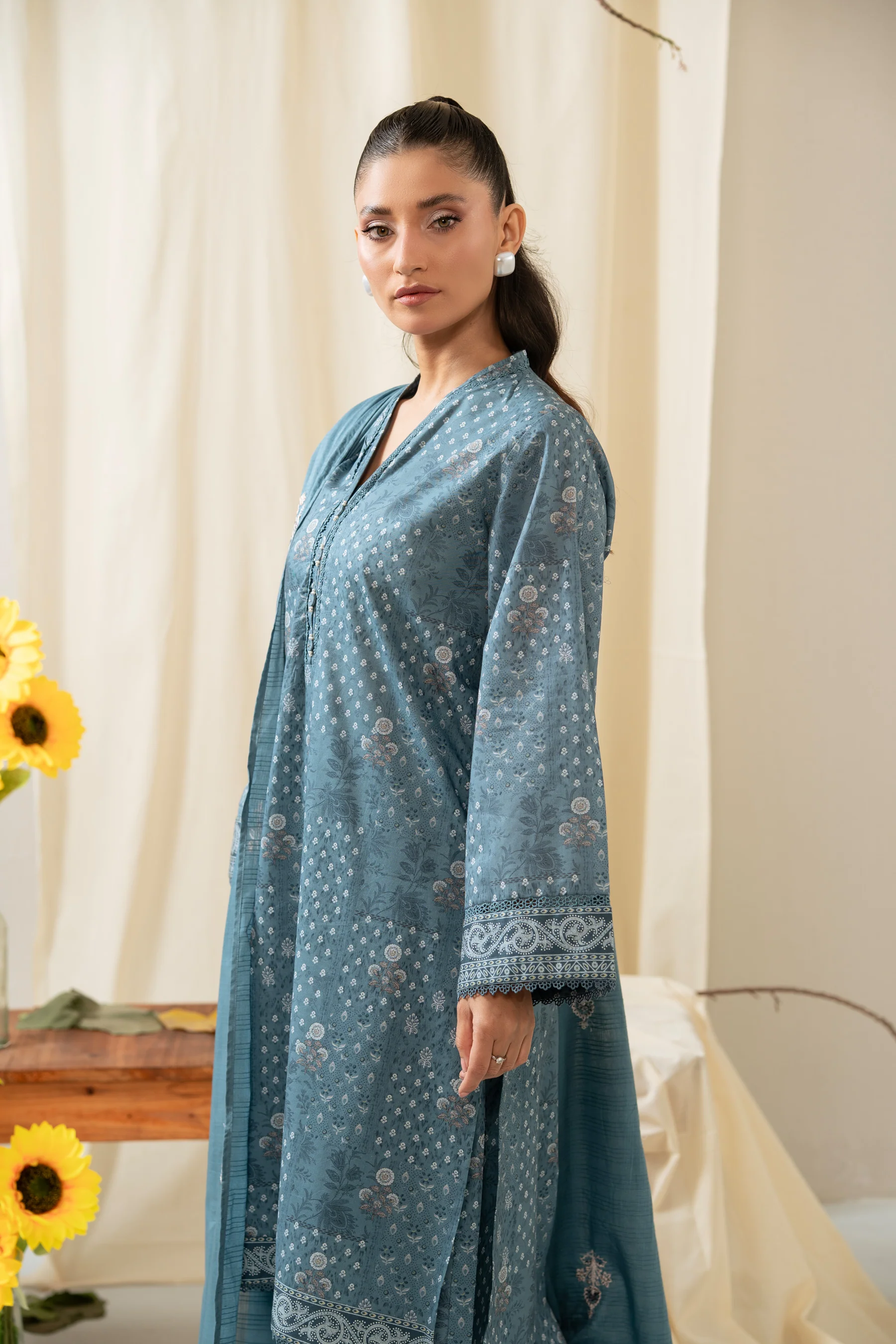 STITCHED EMBROIDERED CAMBRIC SUIT - Image 5