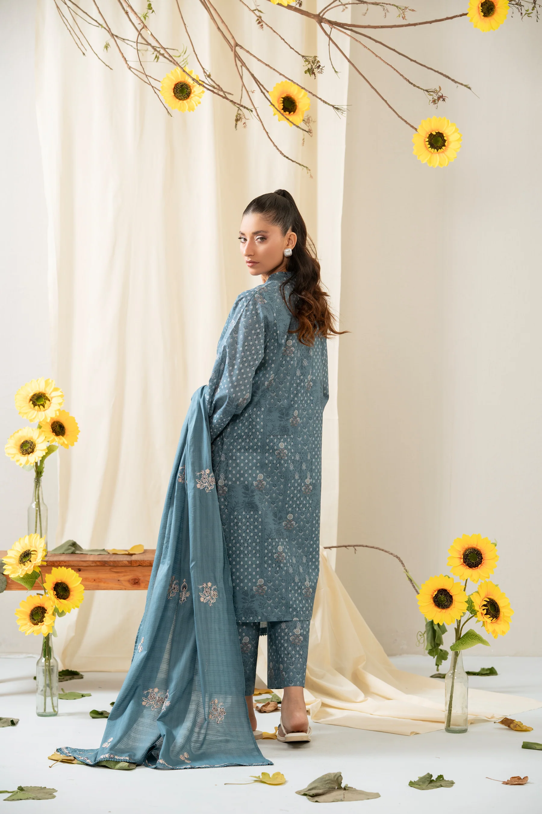 STITCHED EMBROIDERED CAMBRIC SUIT - Image 6