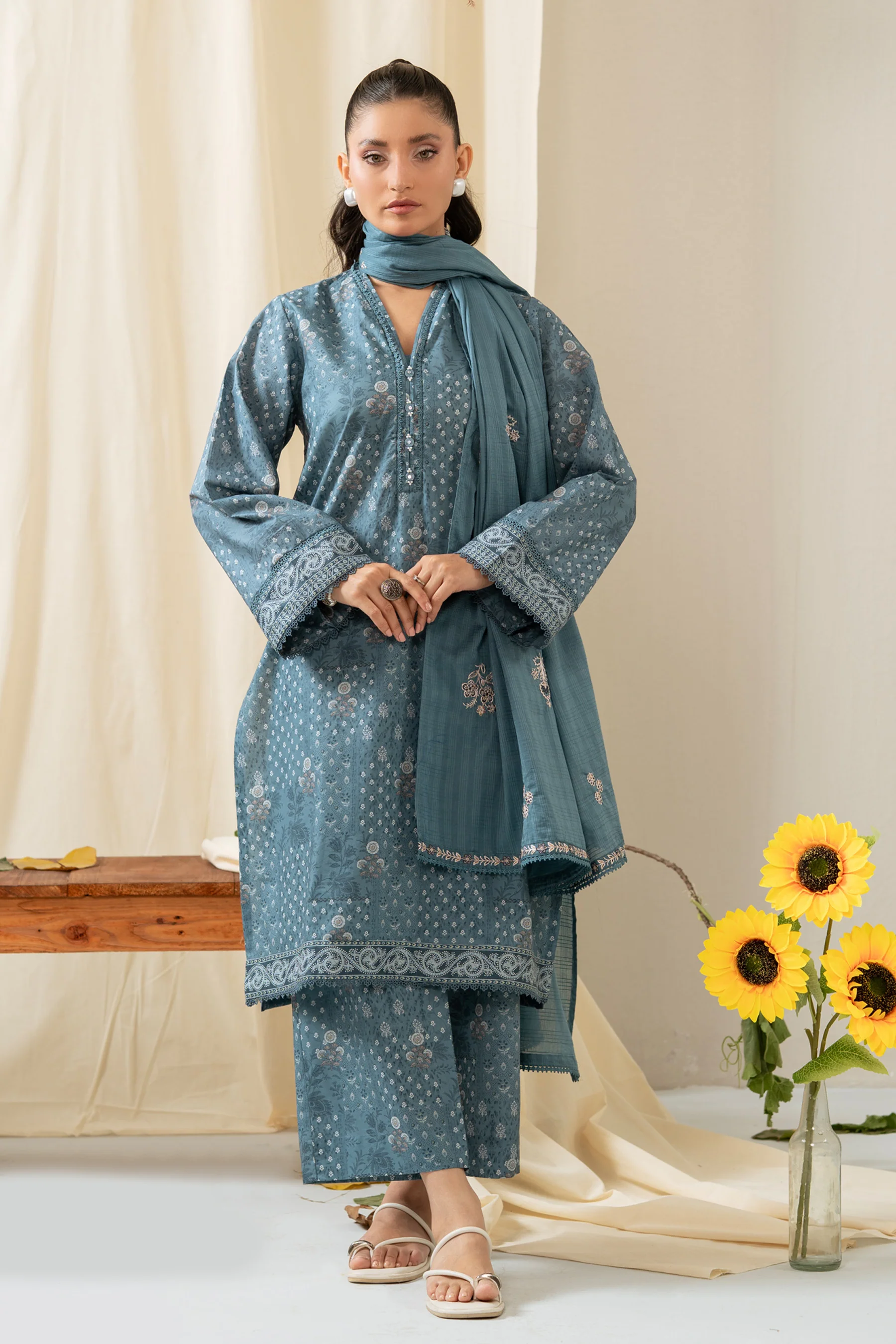 STITCHED EMBROIDERED CAMBRIC SUIT - Image 8