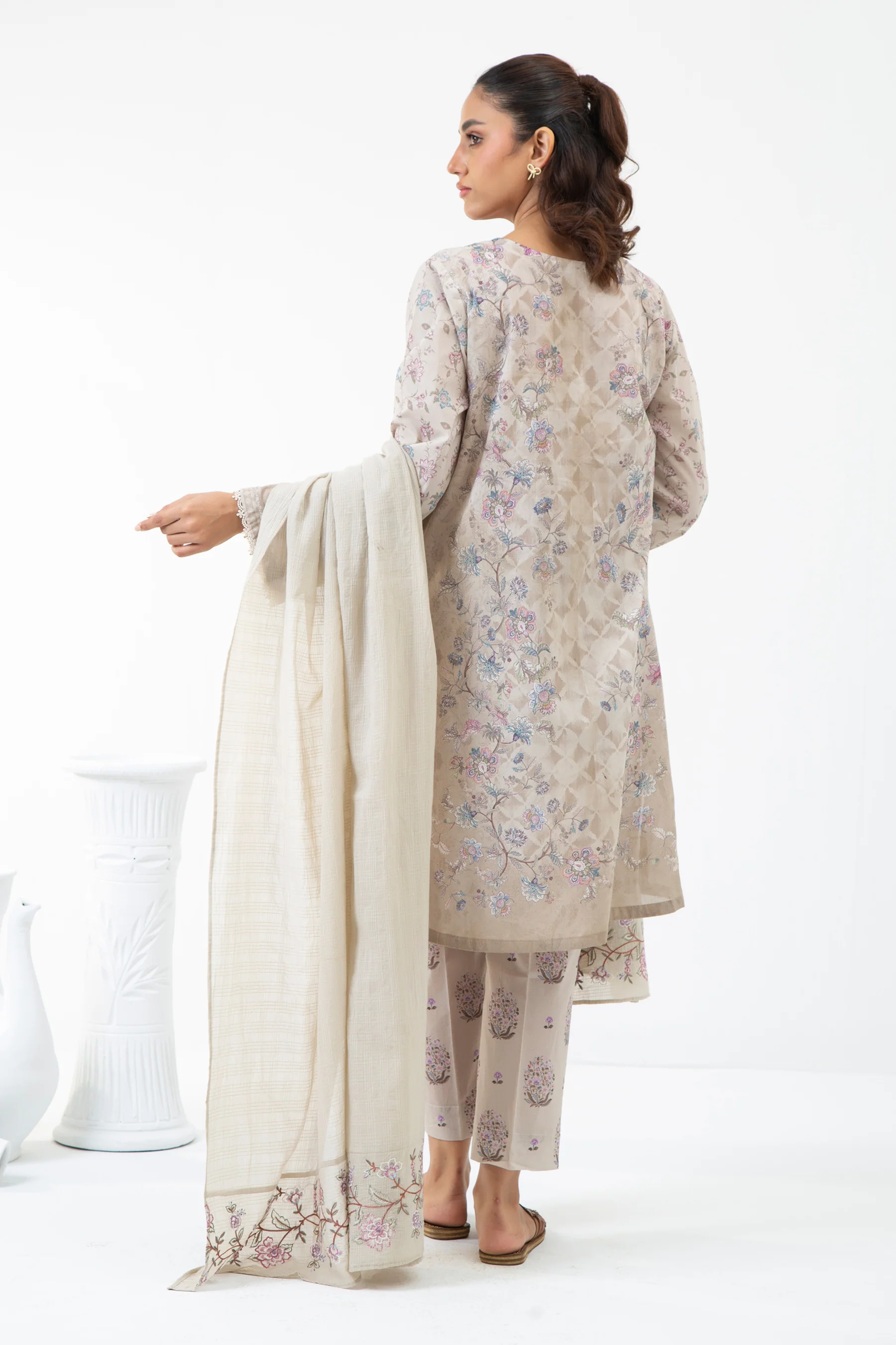 STITCHED EMBROIDERED CAMBRIC SUIT - Image 4