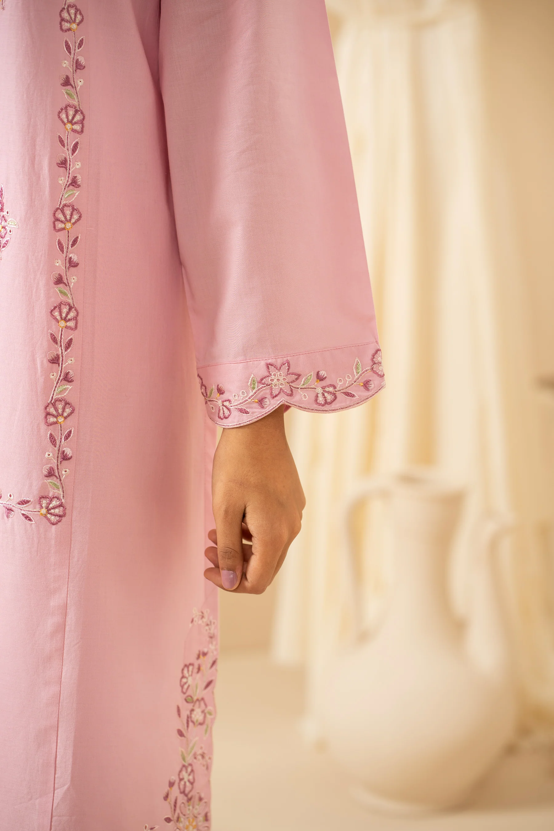 EMBROIDERED VISCOSE CREPE STITCHED 3 PIECE SUIT - Image 3