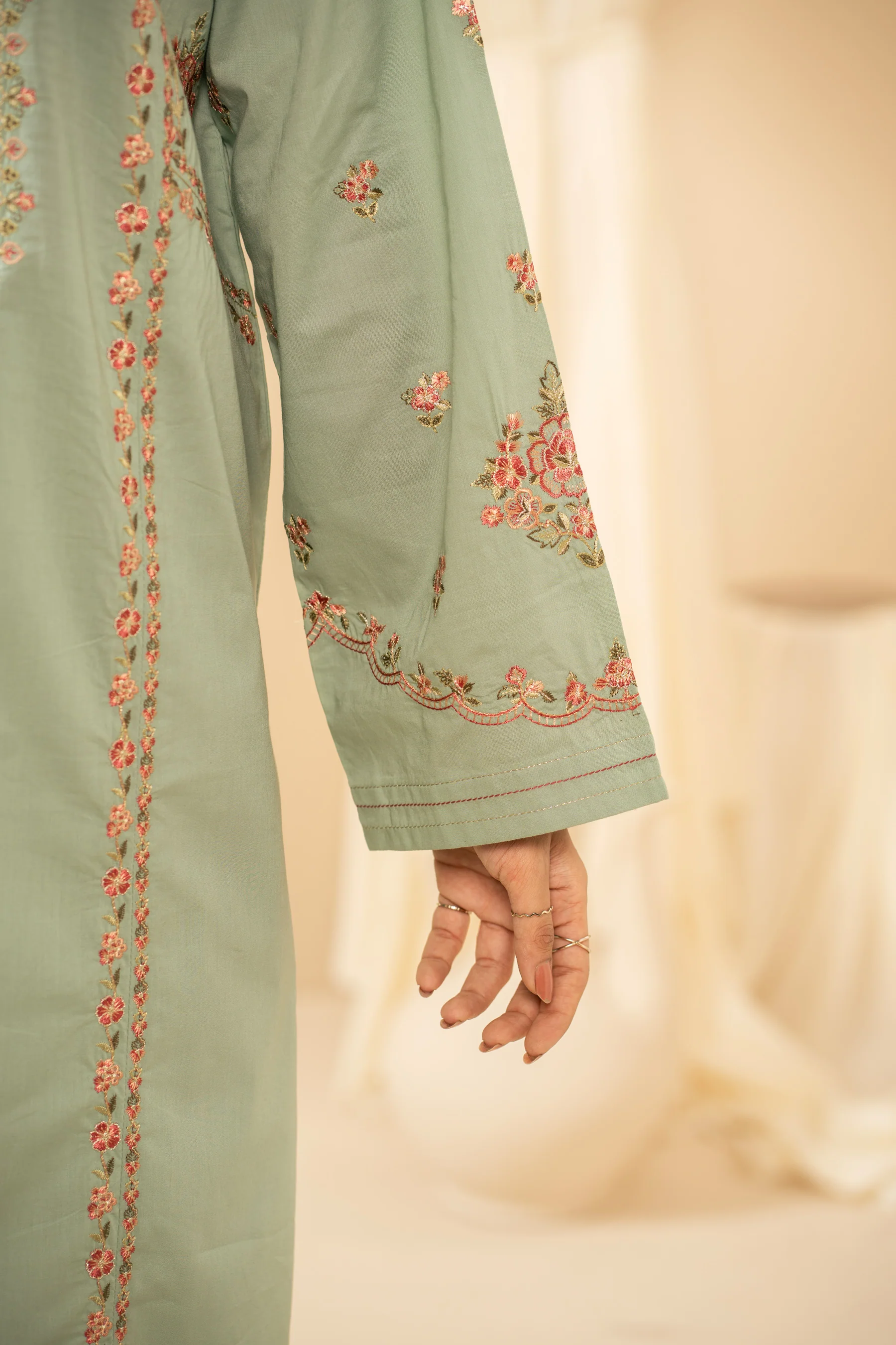 EMBROIDERED CAMBRIC STITCHED 3 PIECE SUIT (FACTORY E-OUTLET) - Image 5