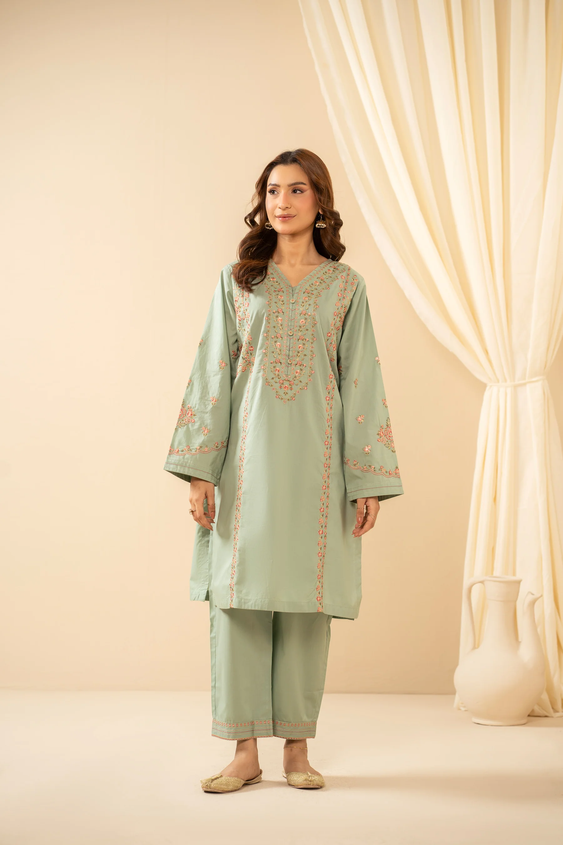 EMBROIDERED CAMBRIC STITCHED 3 PIECE SUIT (FACTORY E-OUTLET) - Image 9