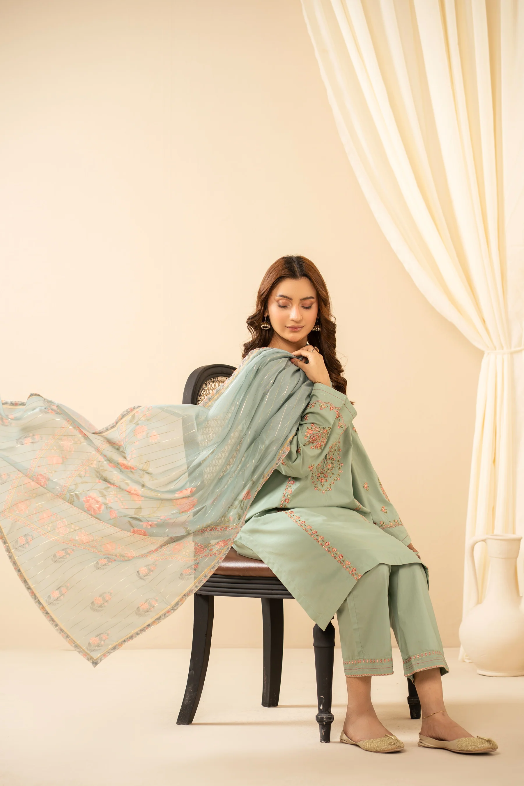 EMBROIDERED CAMBRIC STITCHED 3 PIECE SUIT - Image 2