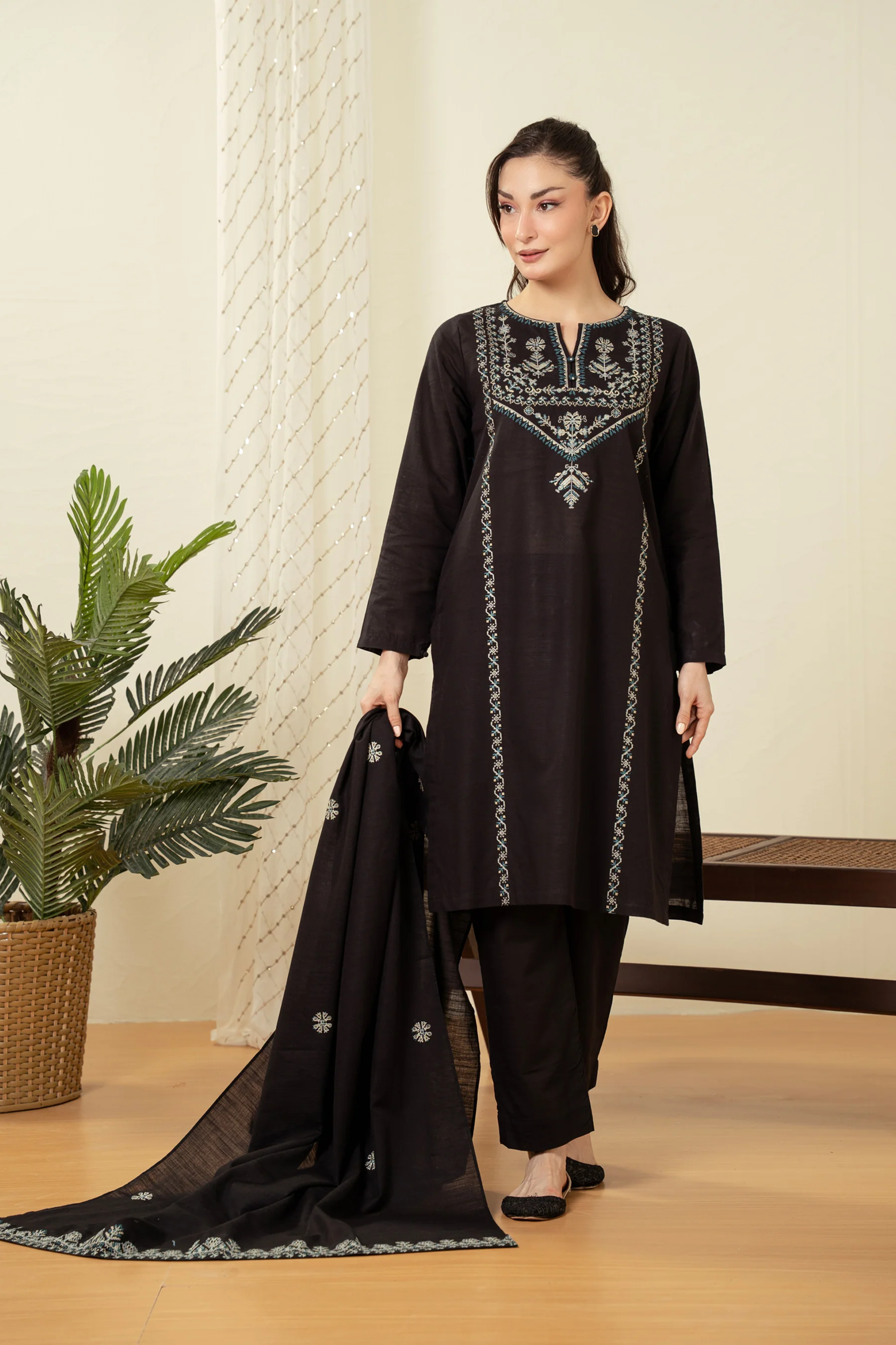EMBROIDERED SUIT - Image 5