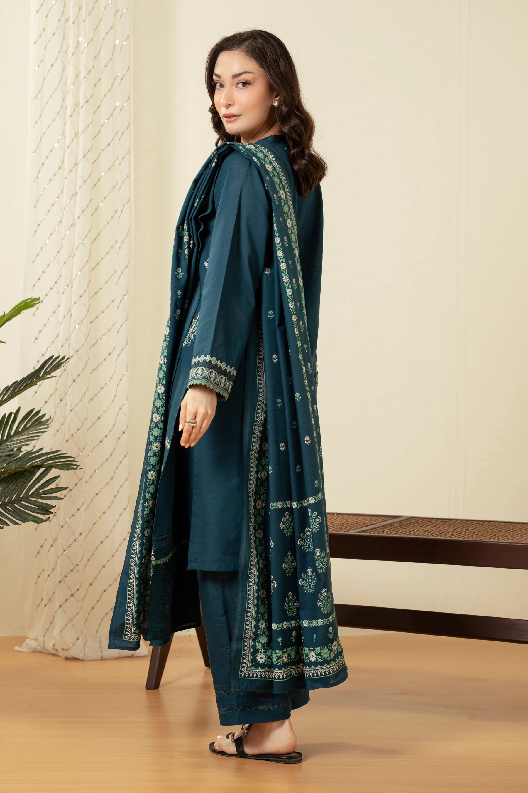EMBROIDERED KHADDAR STITCHED 3 PIECE SUIT - Image 5