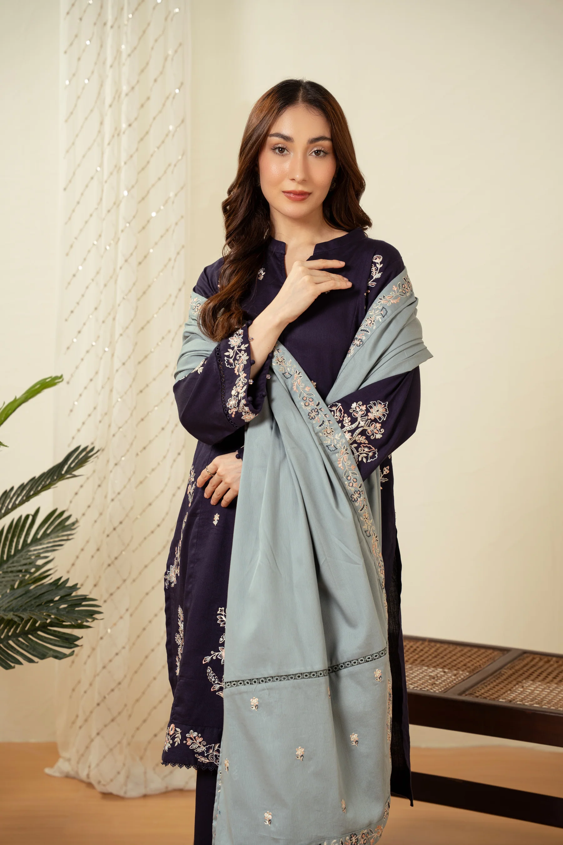 STITCHED EMBROIDERED SUIT - Image 4