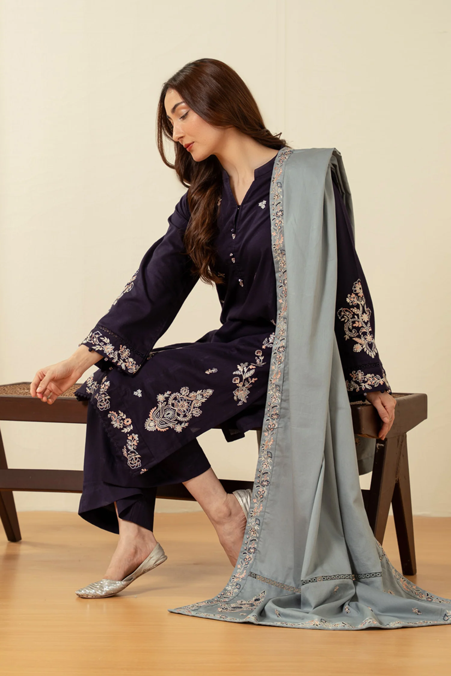 STITCHED EMBROIDERED SUIT - Image 5