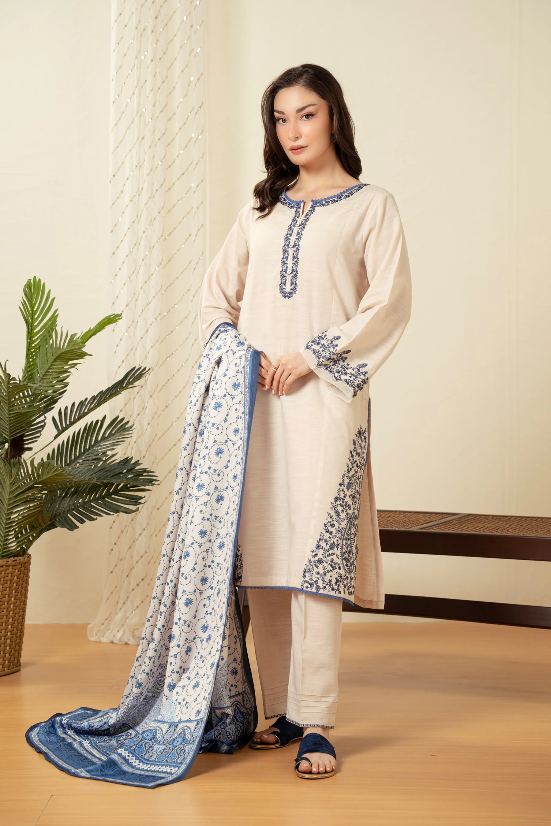 EMBROIDERED SUIT - Image 5