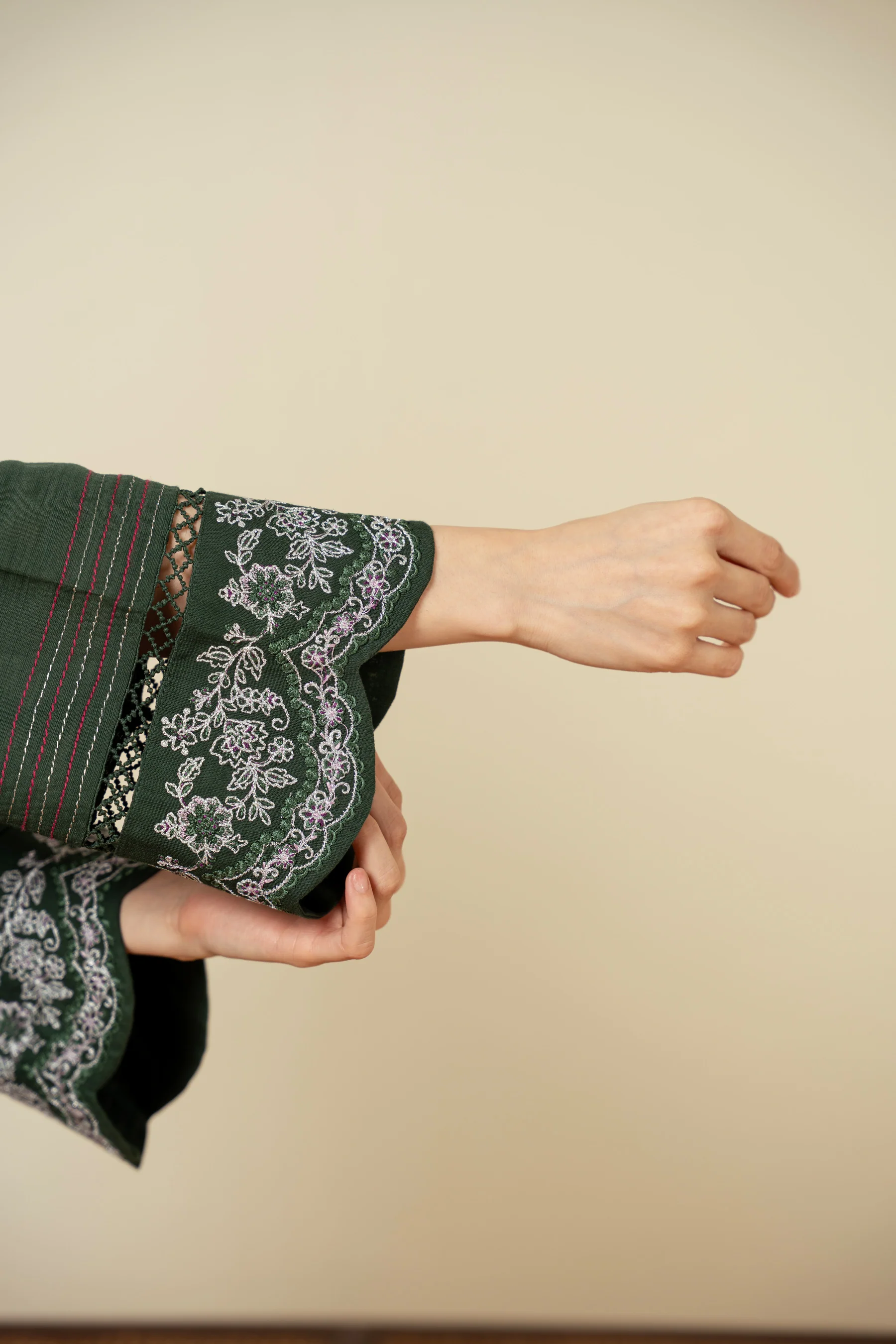 STITCHED EMBROIDERED SUIT - Image 2