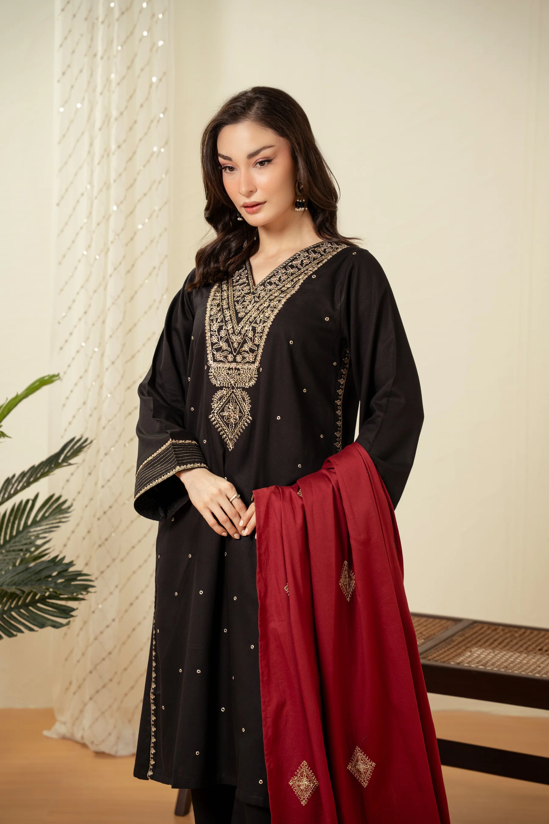 EMBROIDERED SUIT - Image 4