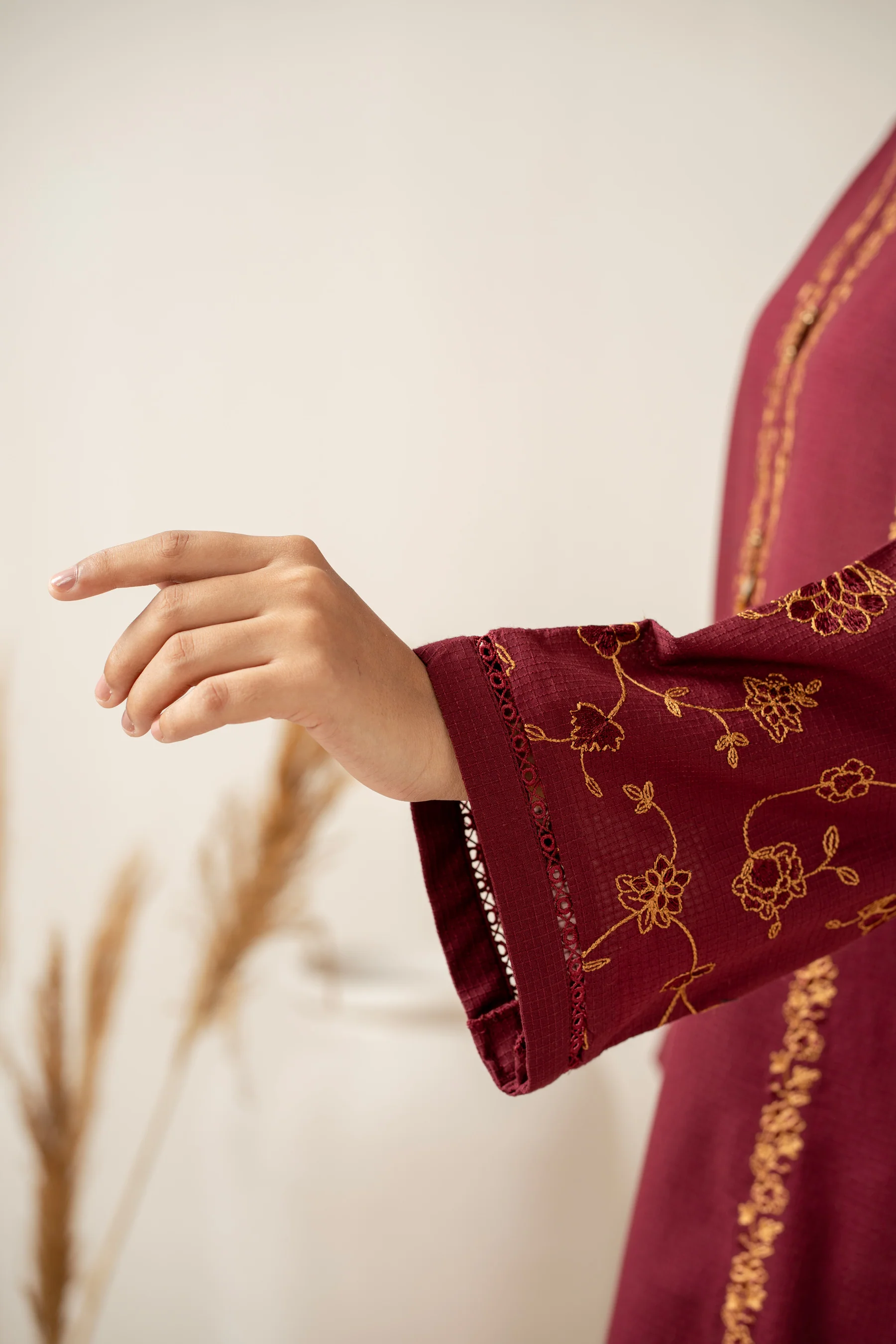 STITCHED EMBROIDERED SUIT - Image 4