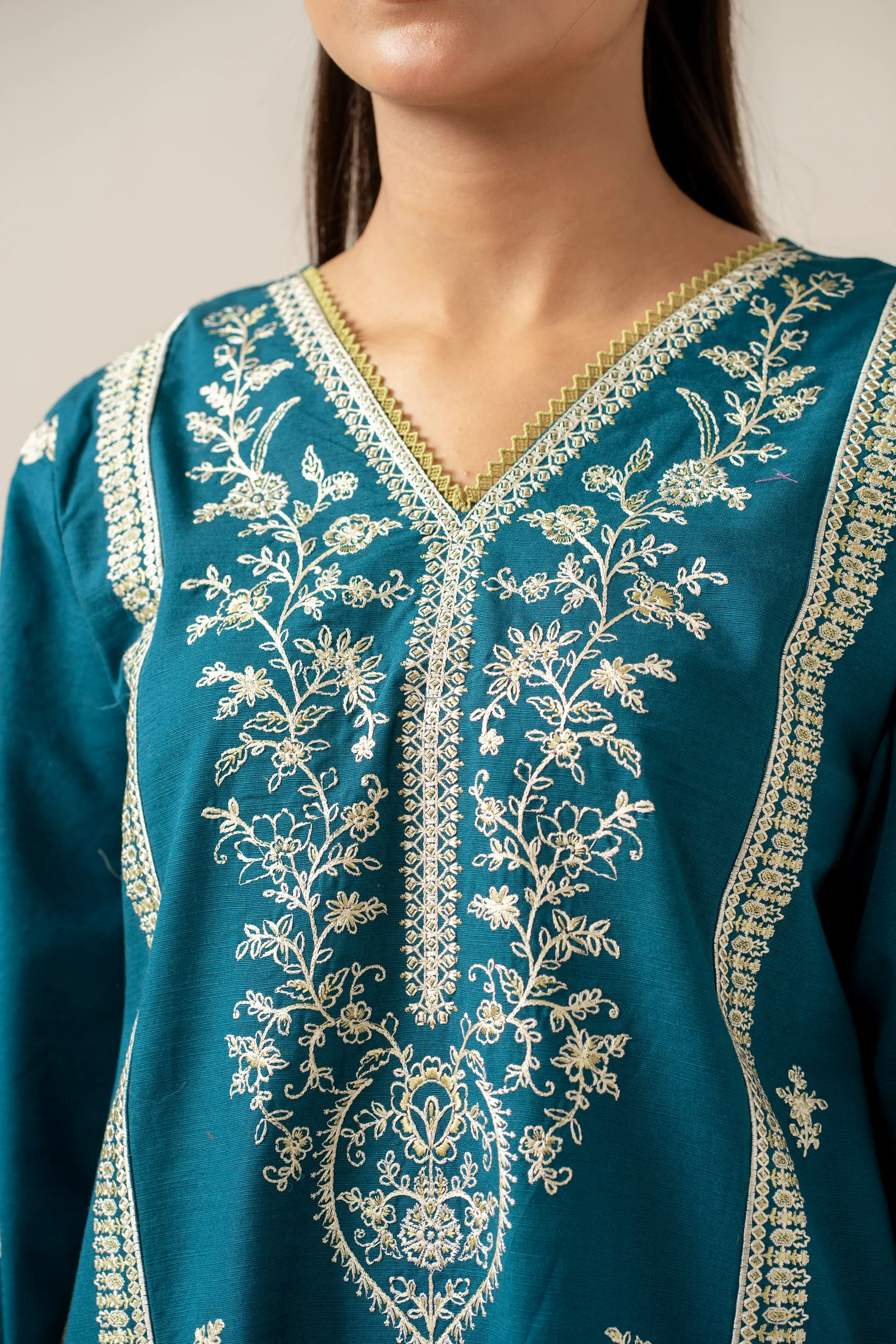 STITCHED EMBROIDERED SUIT - Image 2