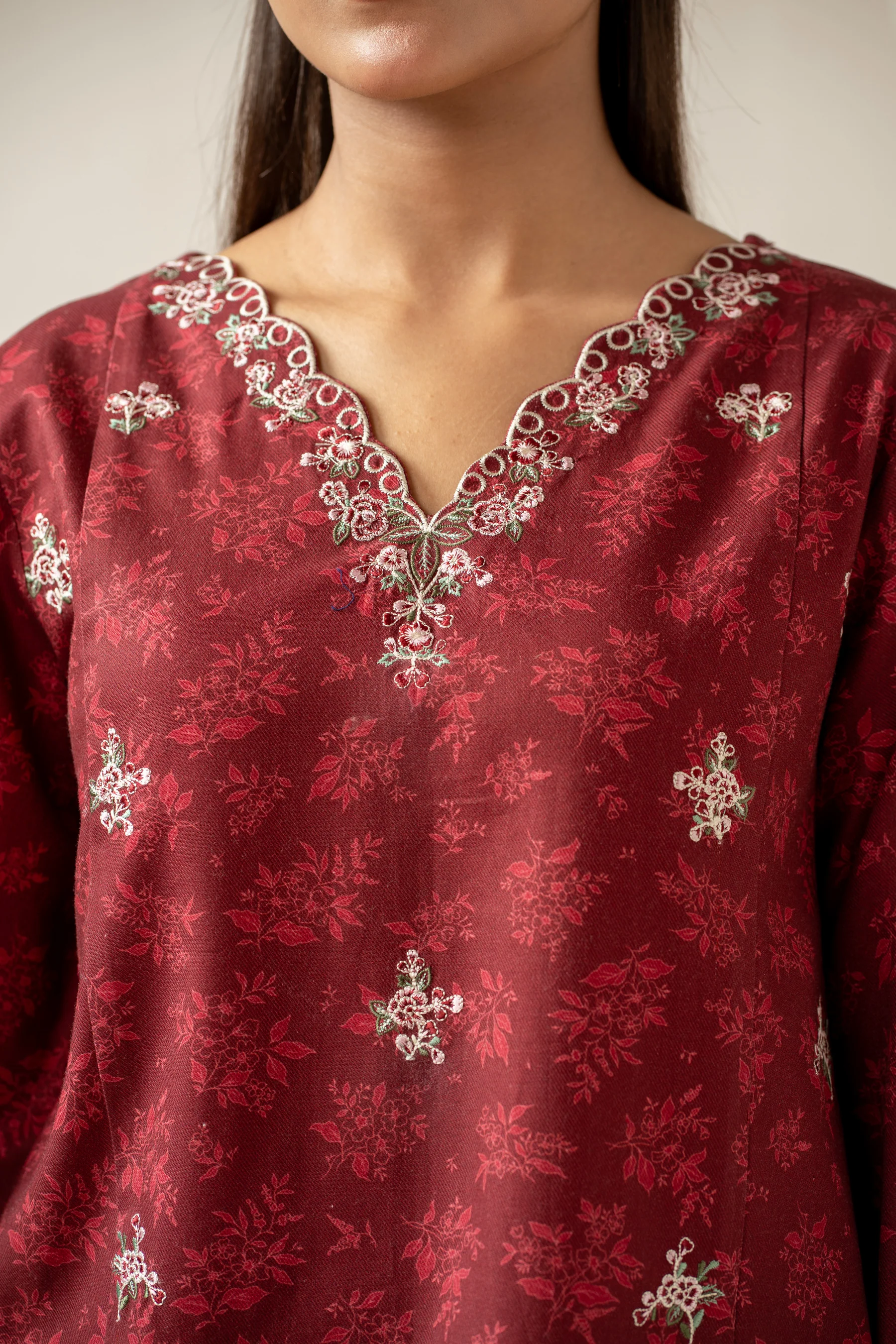 STITCHED EMBROIDERED SUIT - Image 2