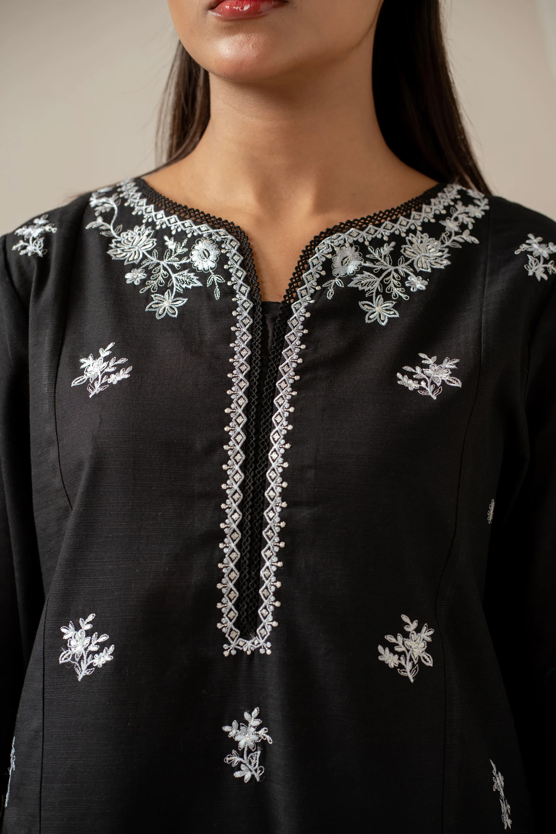 STITCHED EMBROIDERED SUIT - Image 2
