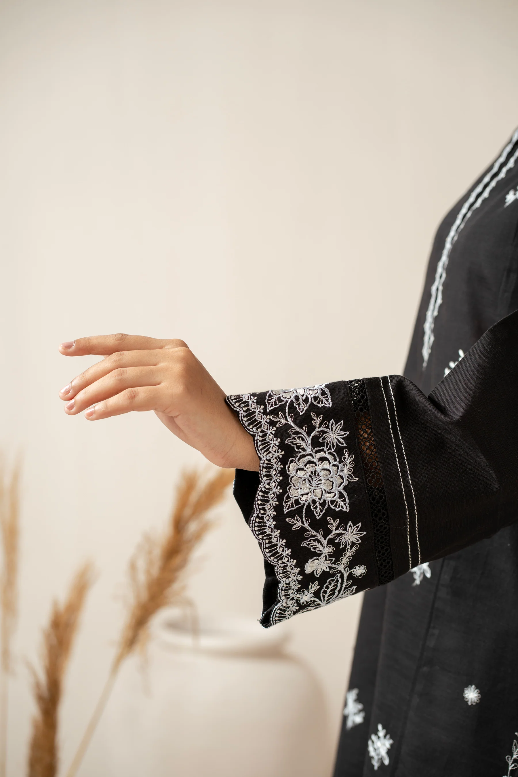 STITCHED EMBROIDERED SUIT - Image 3