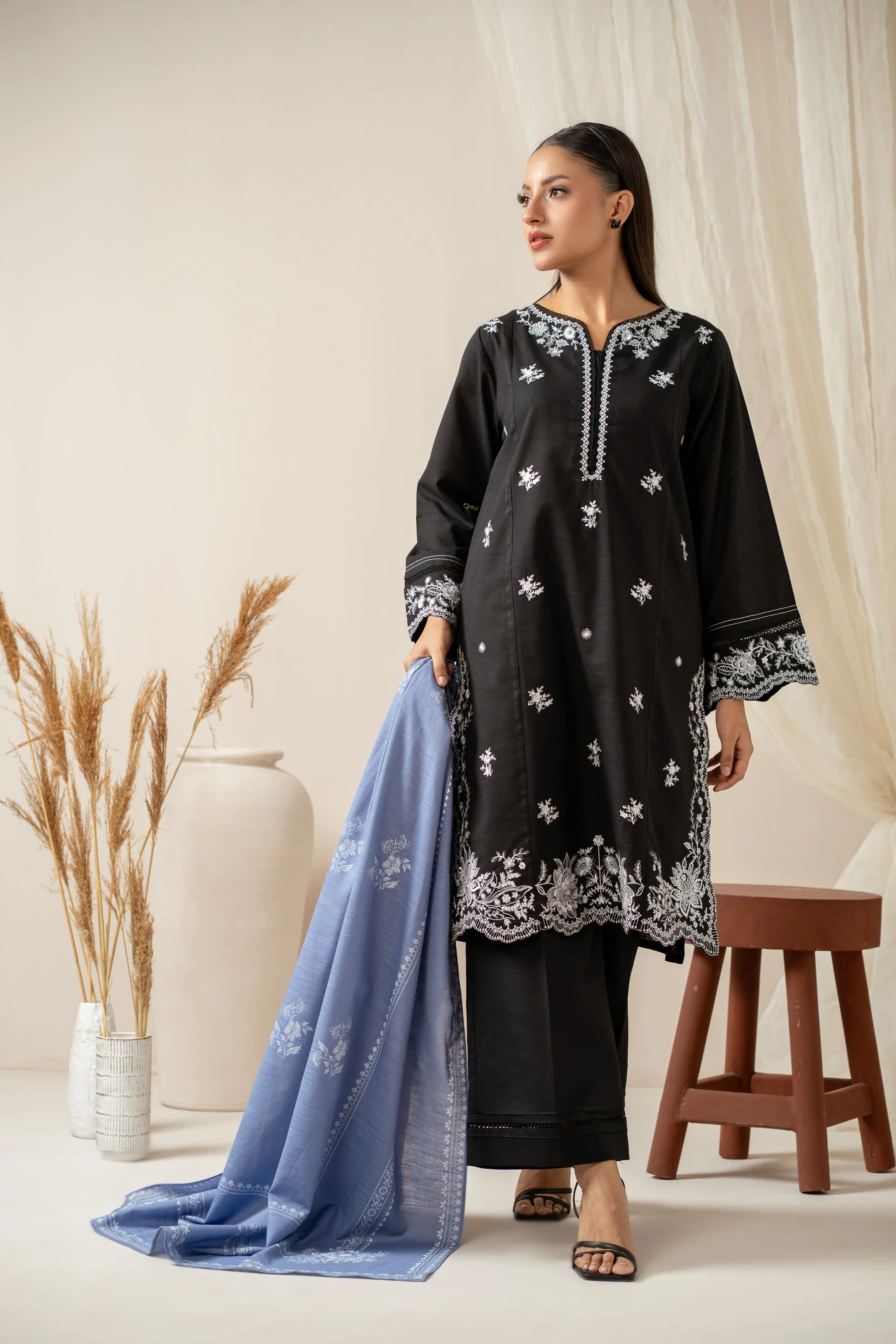 STITCHED EMBROIDERED SUIT - Image 5