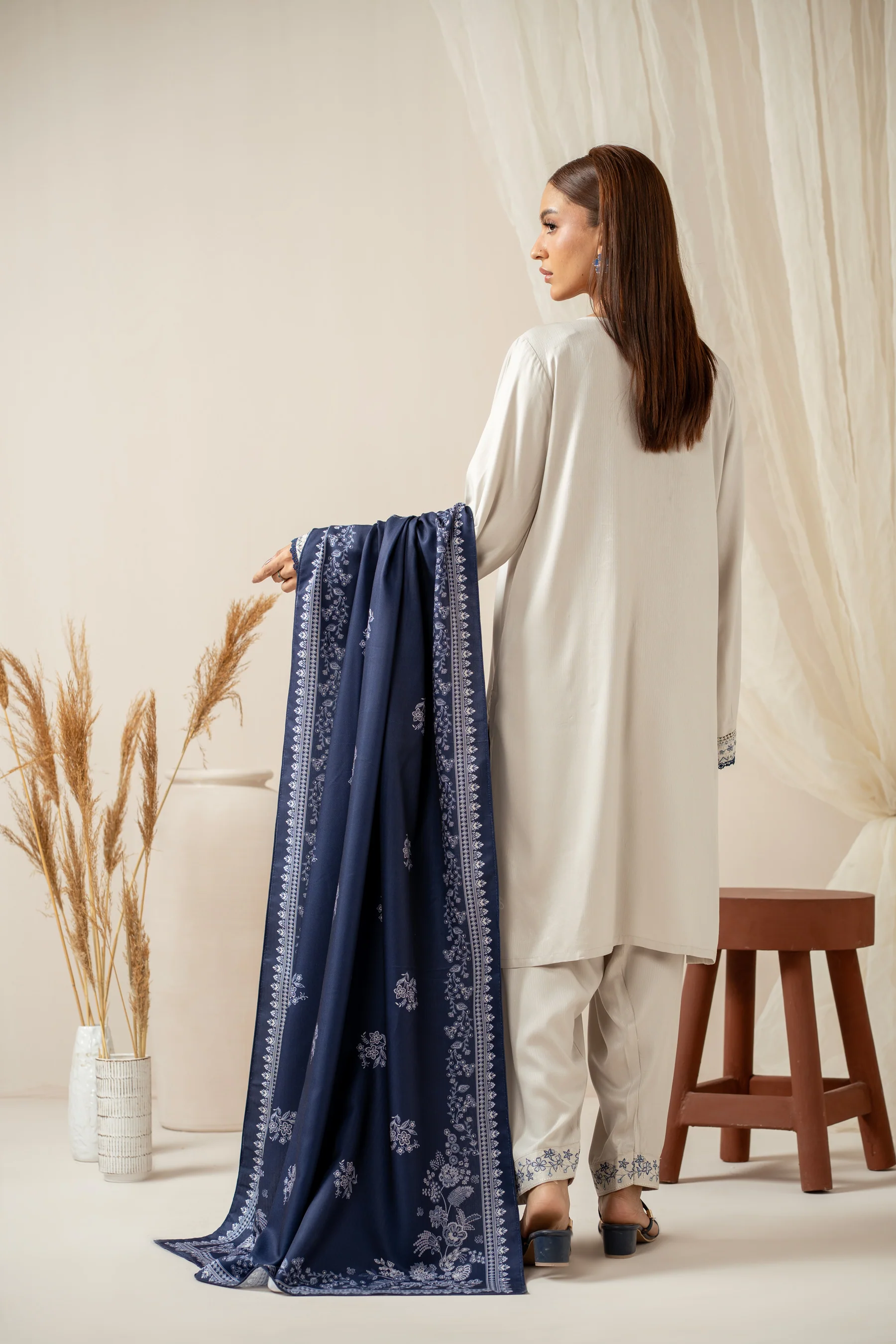 STITCHED EMBROIDERED SUIT - Image 5