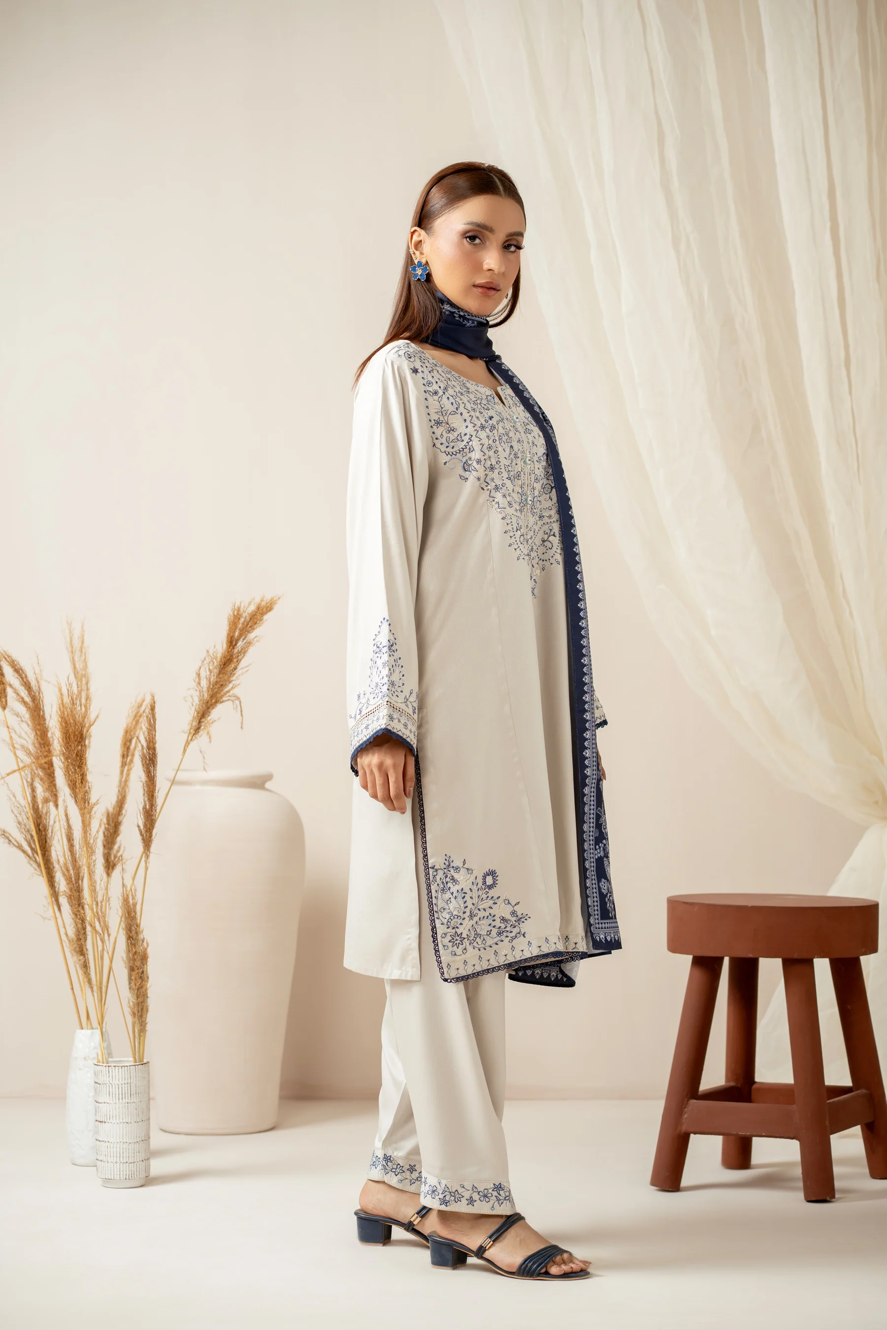 STITCHED EMBROIDERED SUIT - Image 6