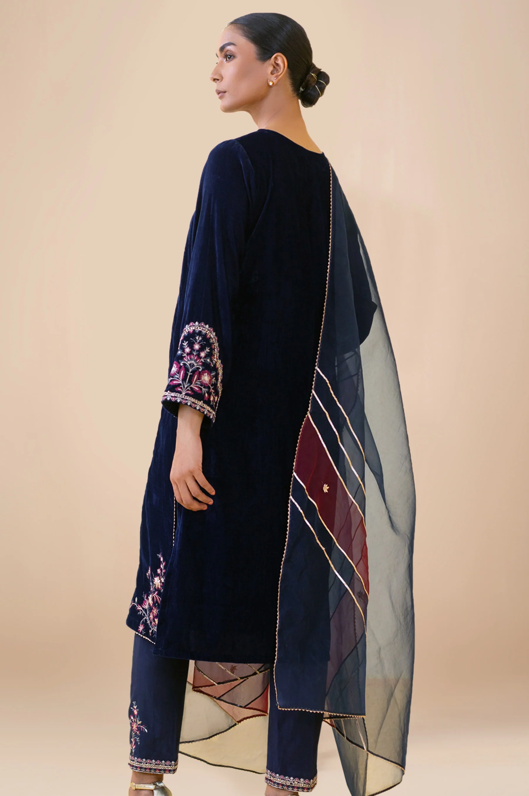 EMBROIDERED SUIT - Image 2