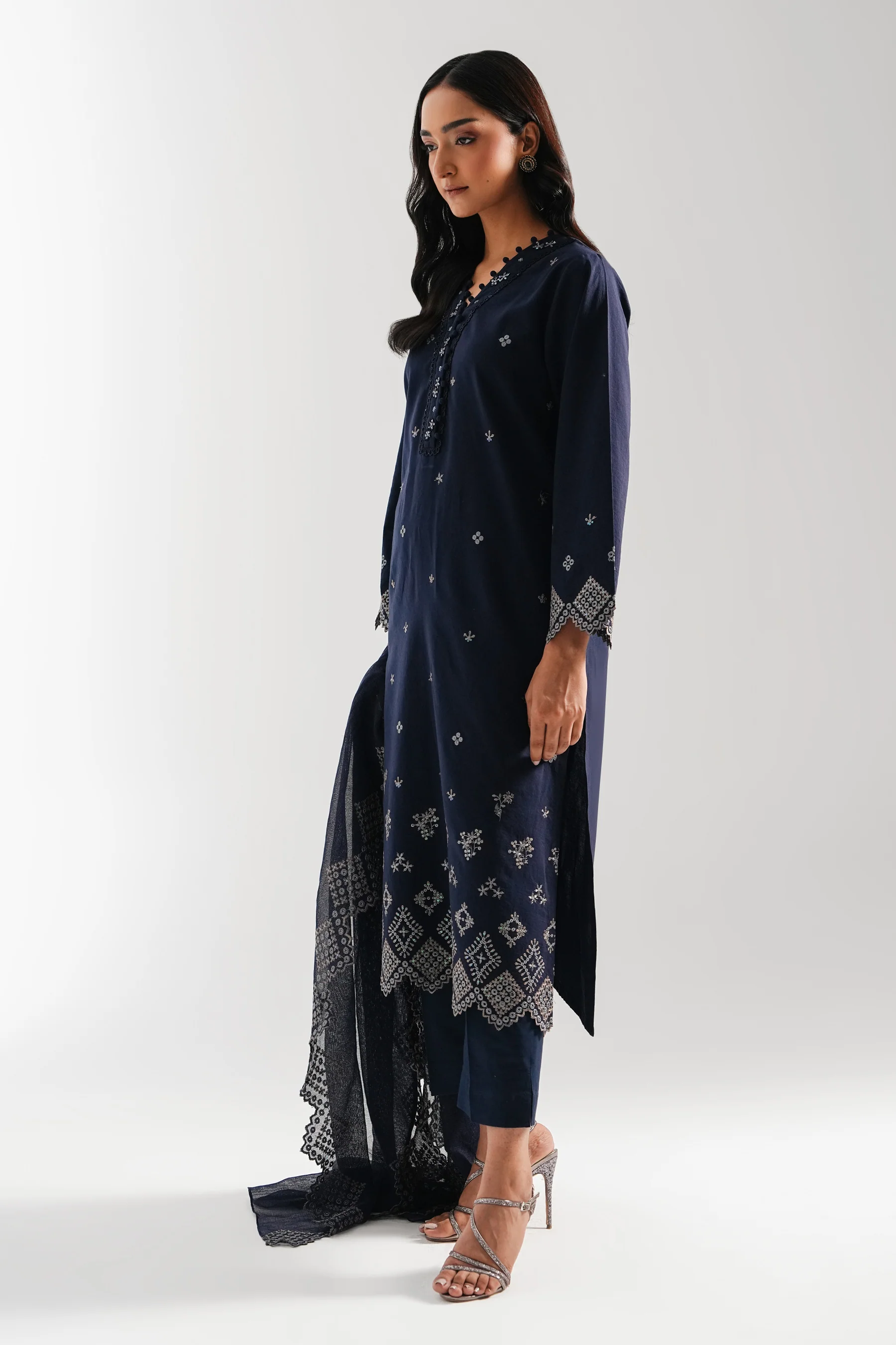 EMBROIDERED CAMBRIC STITCHED 3 PIECE SUIT - Image 4
