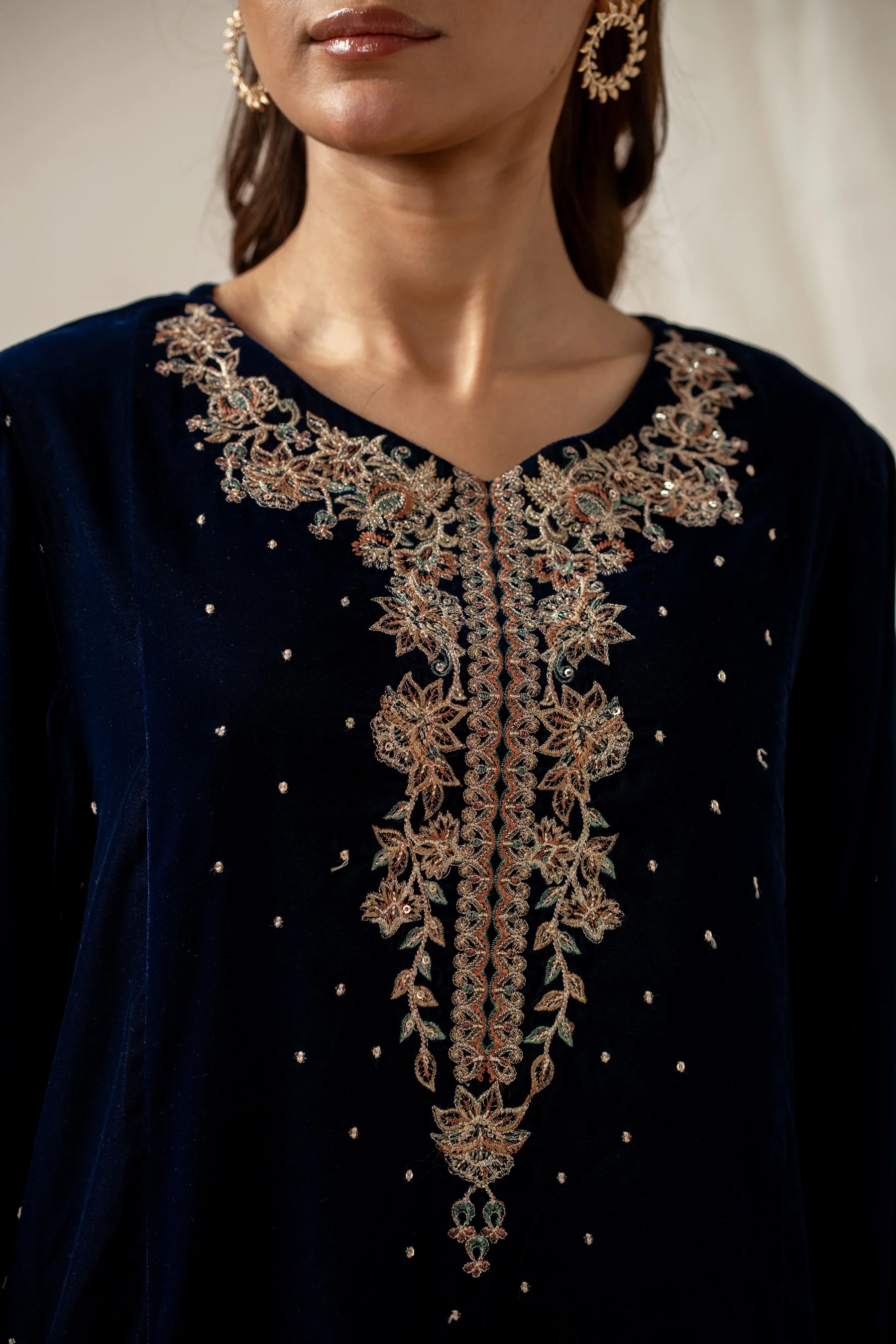 EMBROIDERED VELVET SUIT - Image 5