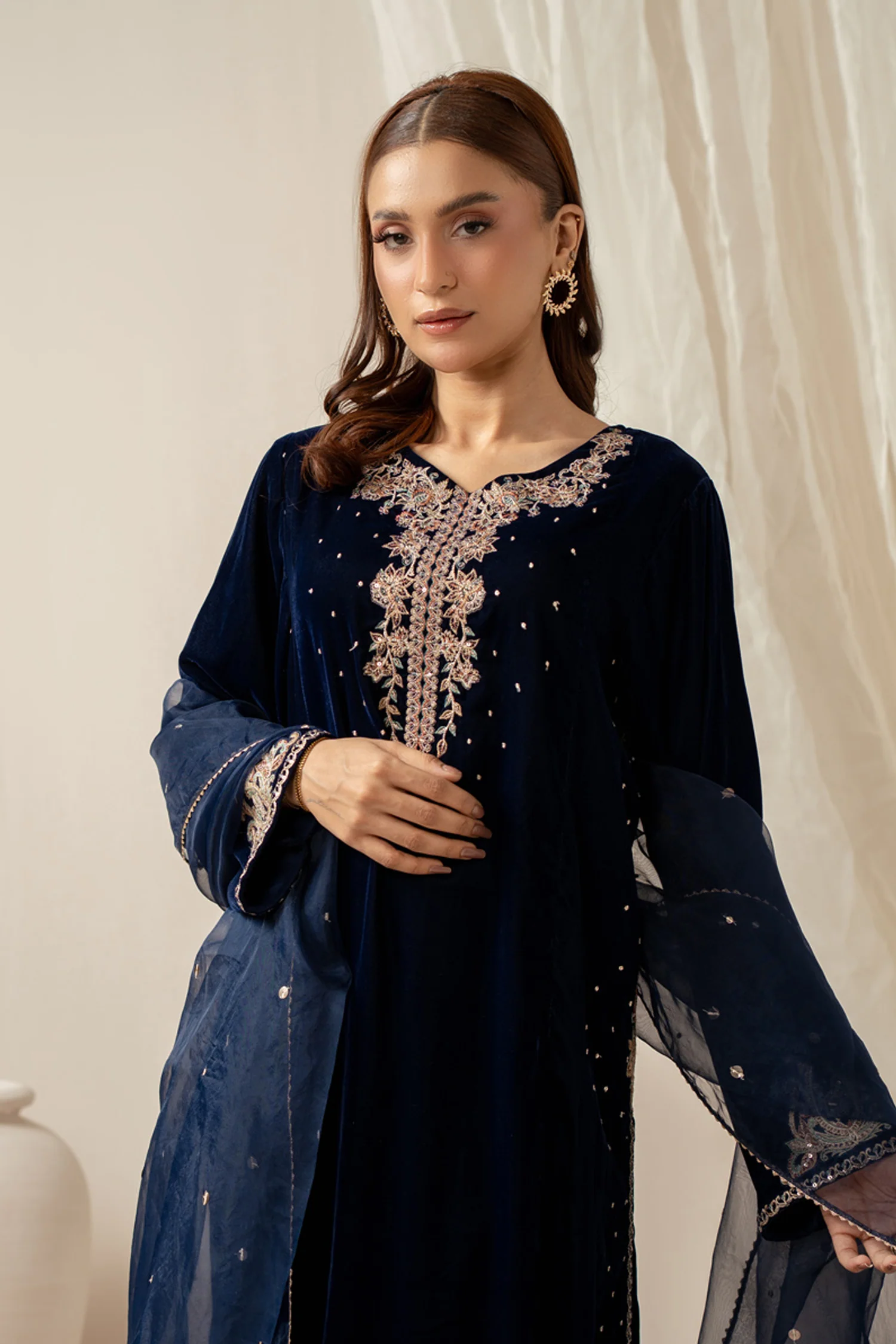 EMBROIDERED VELVET SUIT - Image 8