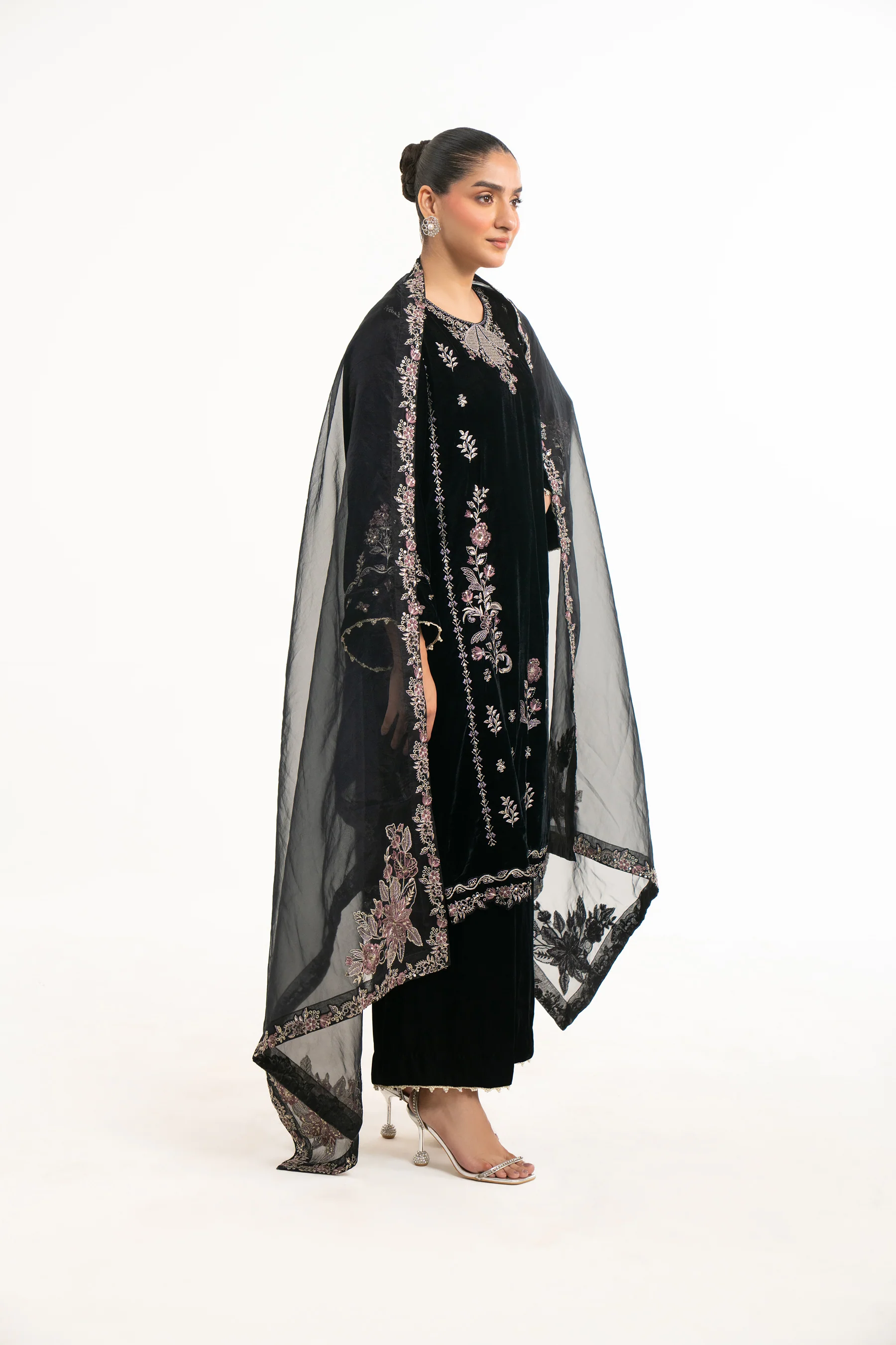 EMBROIDERED VELVET SUIT - Image 4
