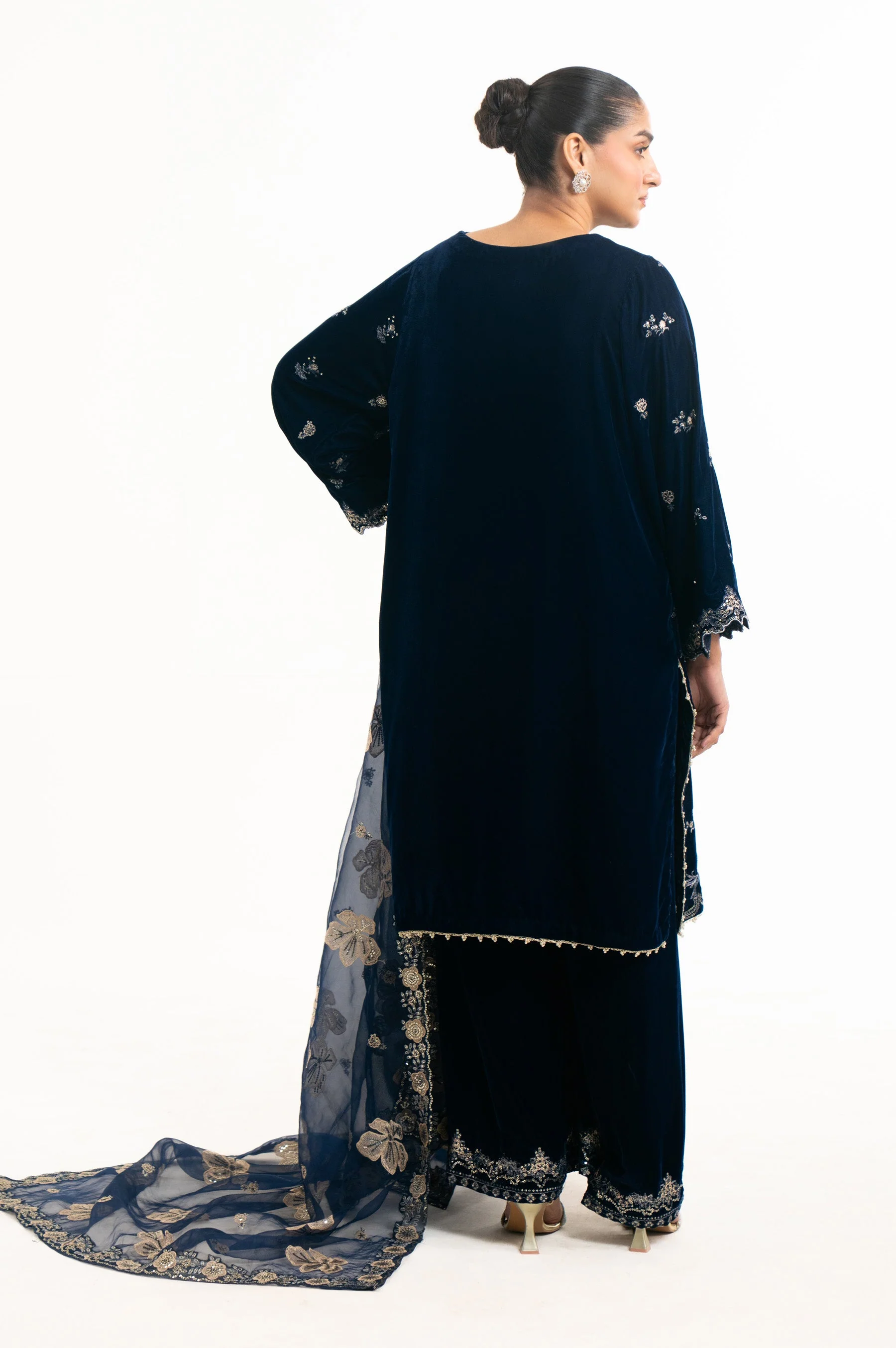 STITCHED EMBROIDERED VELVET SUIT (FACTORY E-OUTLET) - Image 5
